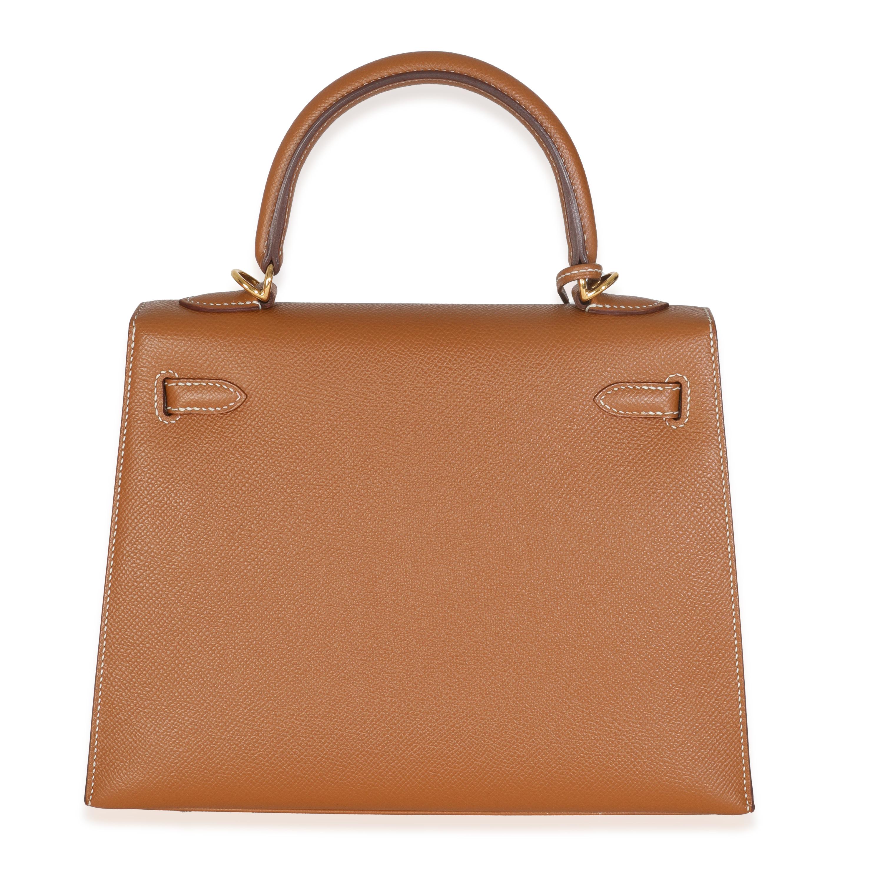 Hermès Or Epsom Sellier Kelly 25 GHW
SKU : M147281

Condit : Officiellement rebaptisé en 1977, le sac fourre-tout Kelly d'Hermès s'appelait à l'origine le Sac à Dépêches. Le nom du sac structuré est apparu dans les années 50, lorsque Grace Kelly l'a