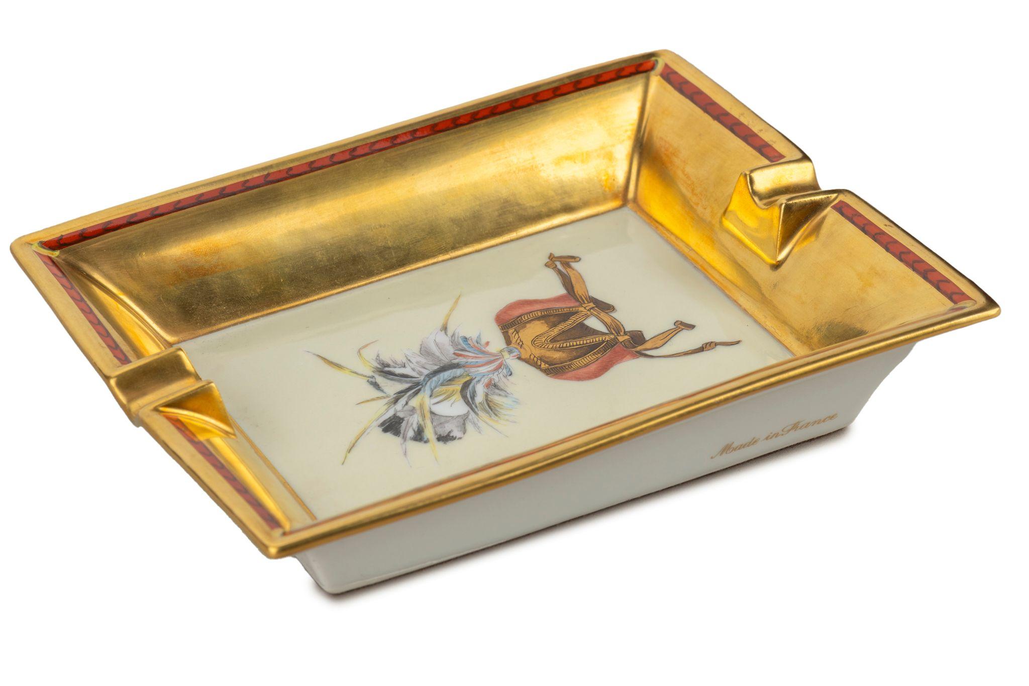 Hermès collectible 24kt gold leaf porcelain astray, mint condition with bottom suede.
