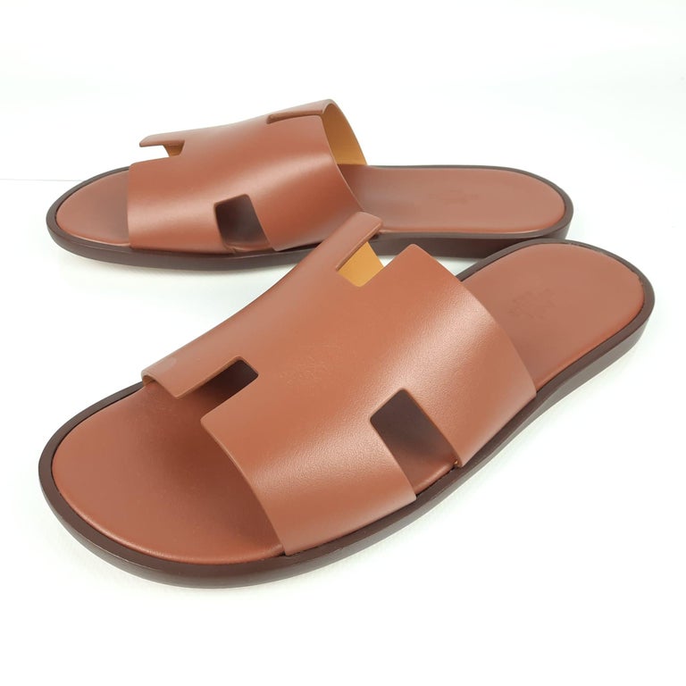 Size 43
An iconic Hermes style, this silhouette is an essential piece in every wardrobe.