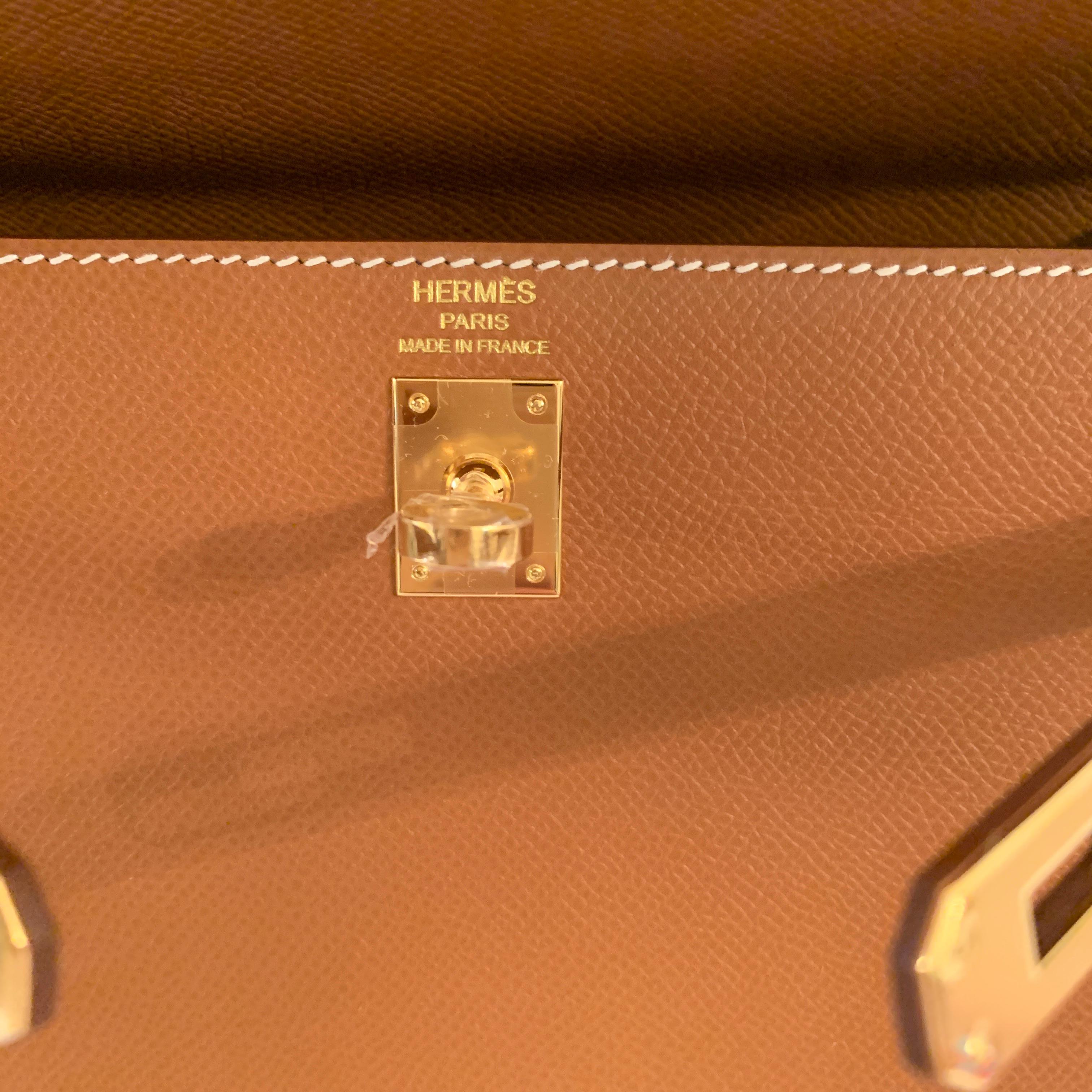 Hermes Gold Kelly 25  Epsom Sellier Bag Gold Hardware In New Condition In West Chester, PA
