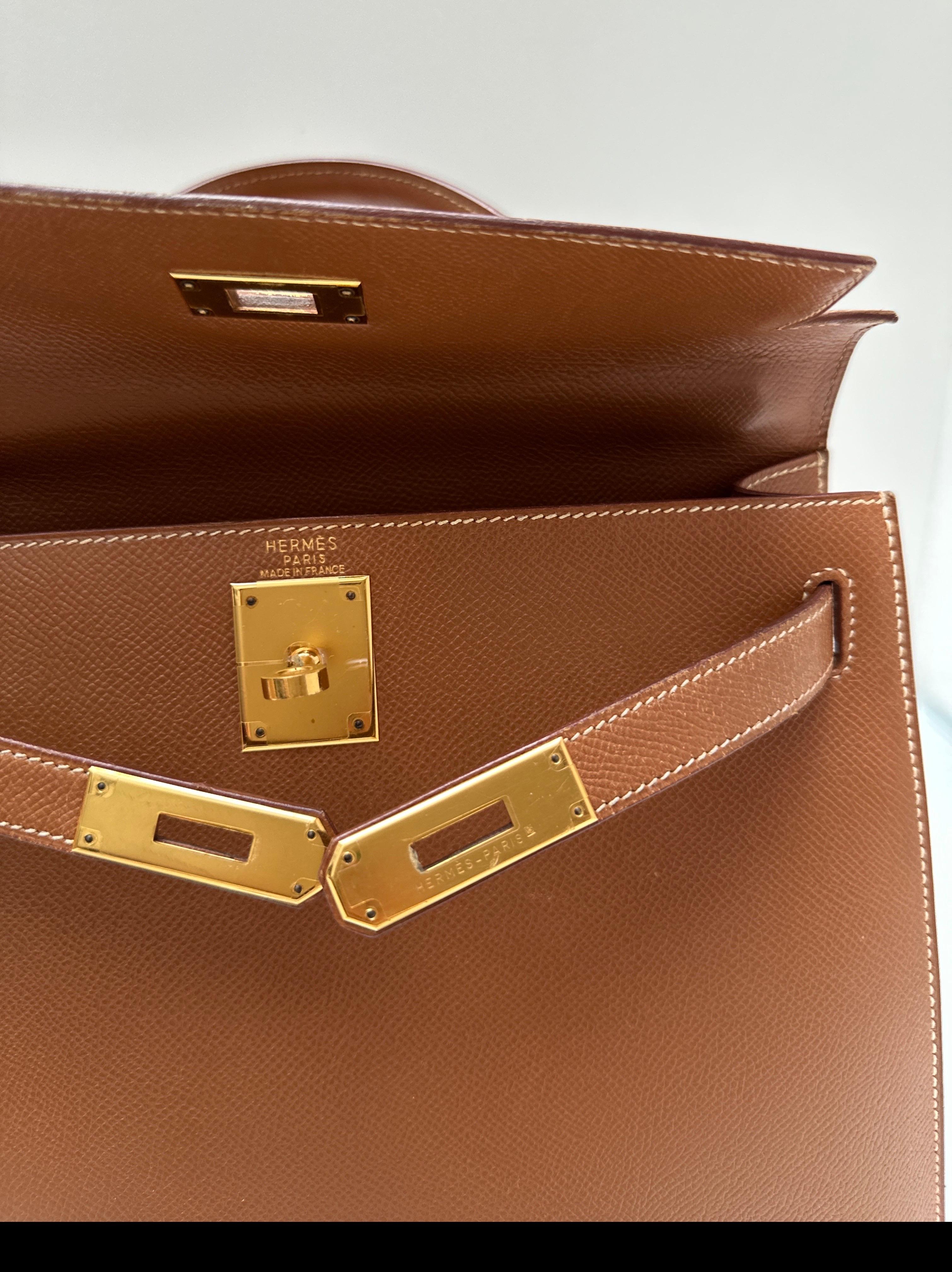 Sac Kelly 28 en or de Hermes en vente 5