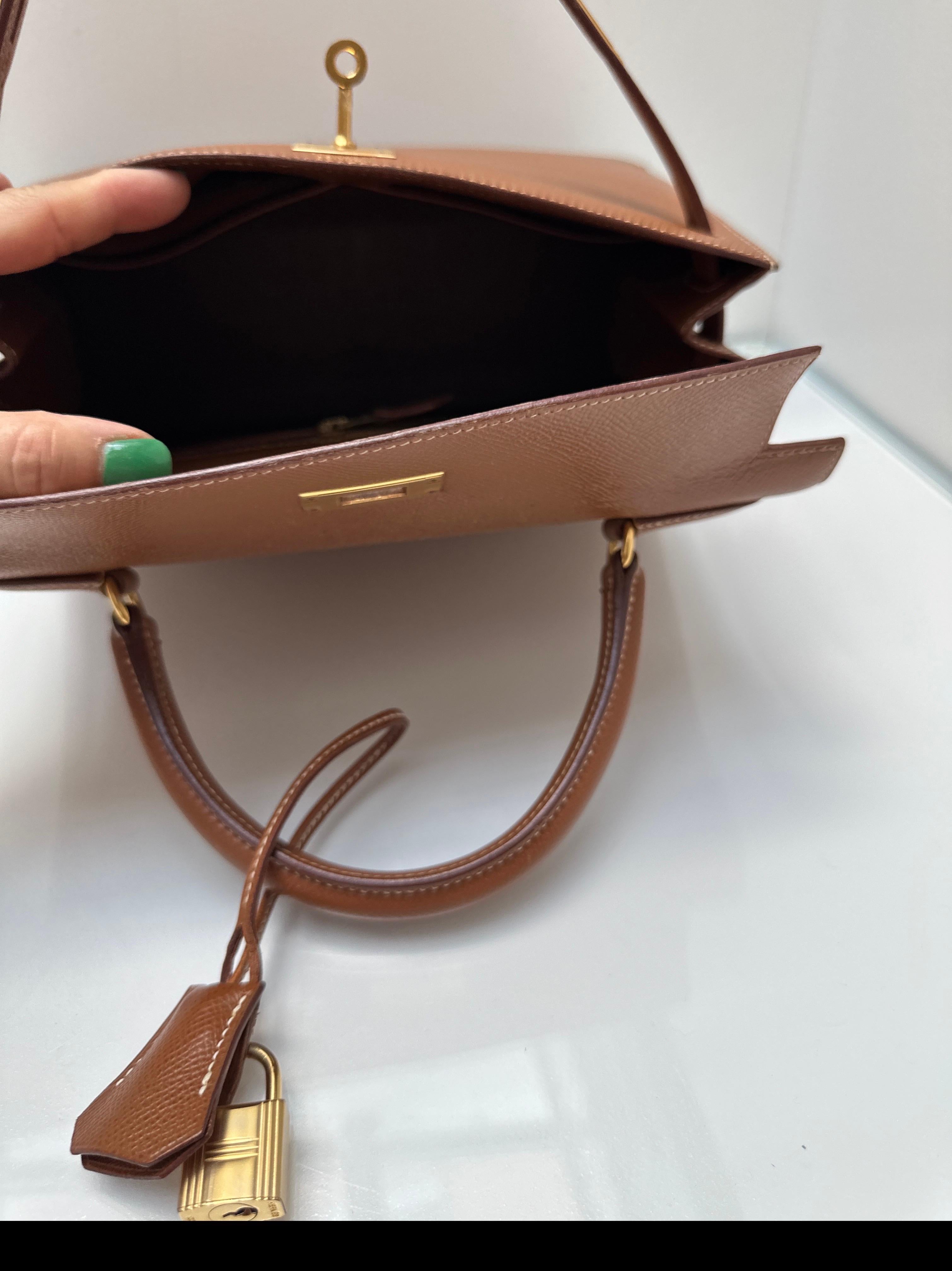 Sac Kelly 28 en or de Hermes en vente 6
