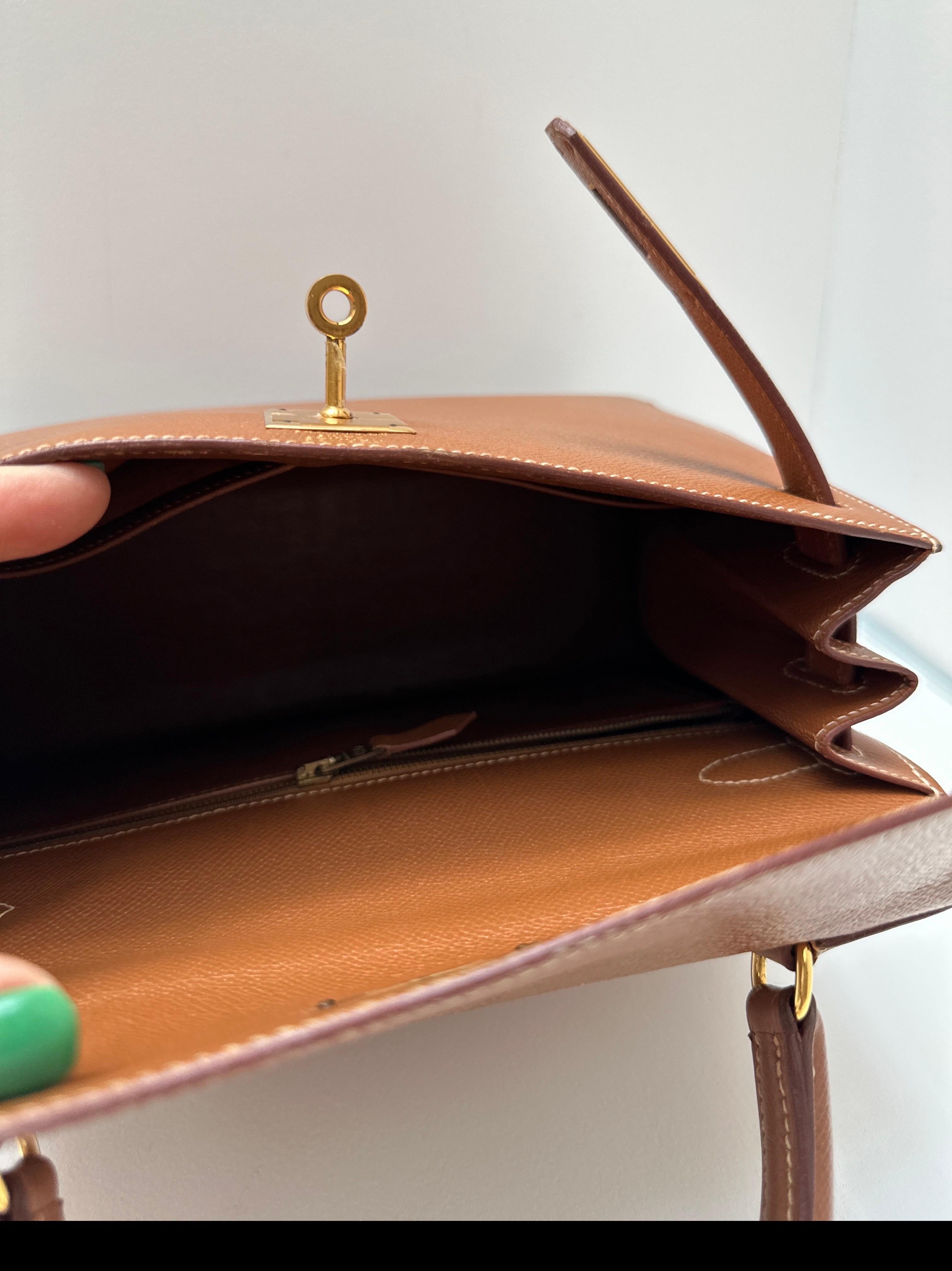 Sac Kelly 28 en or de Hermes en vente 7