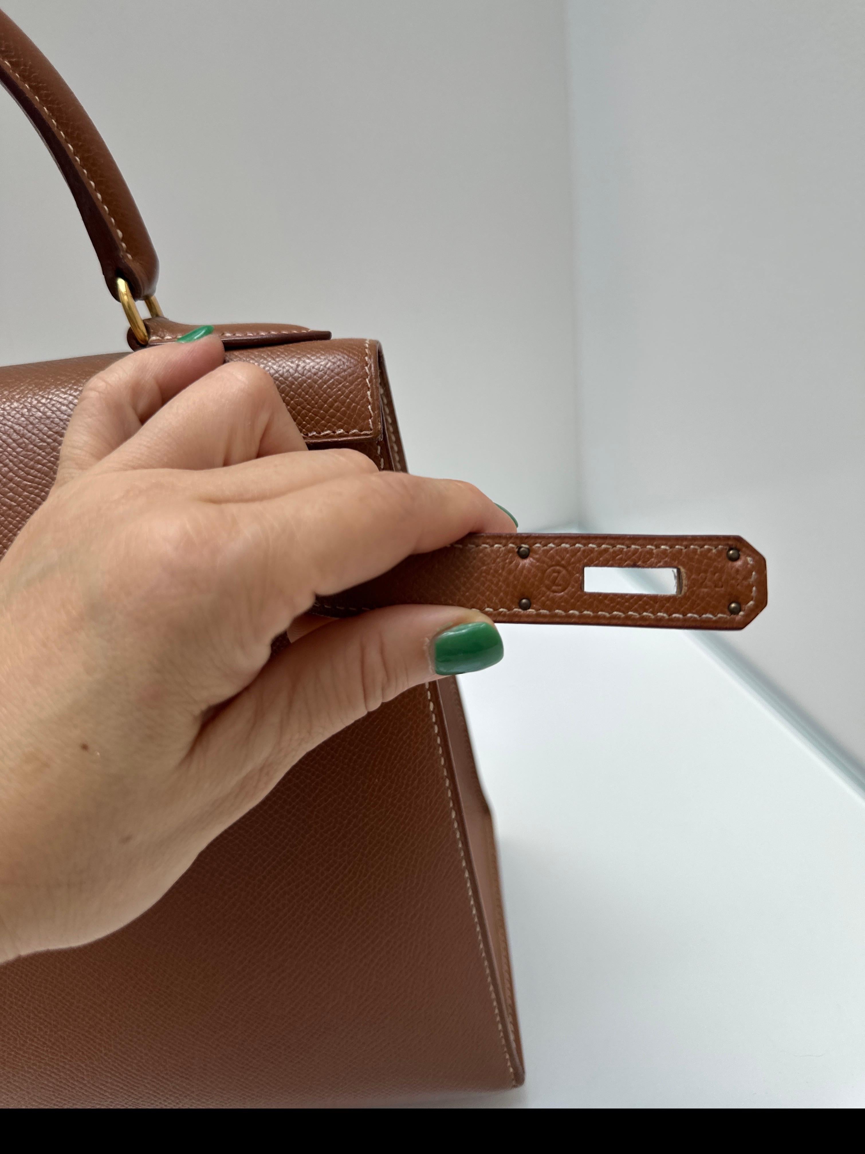 Sac Kelly 28 en or de Hermes en vente 9