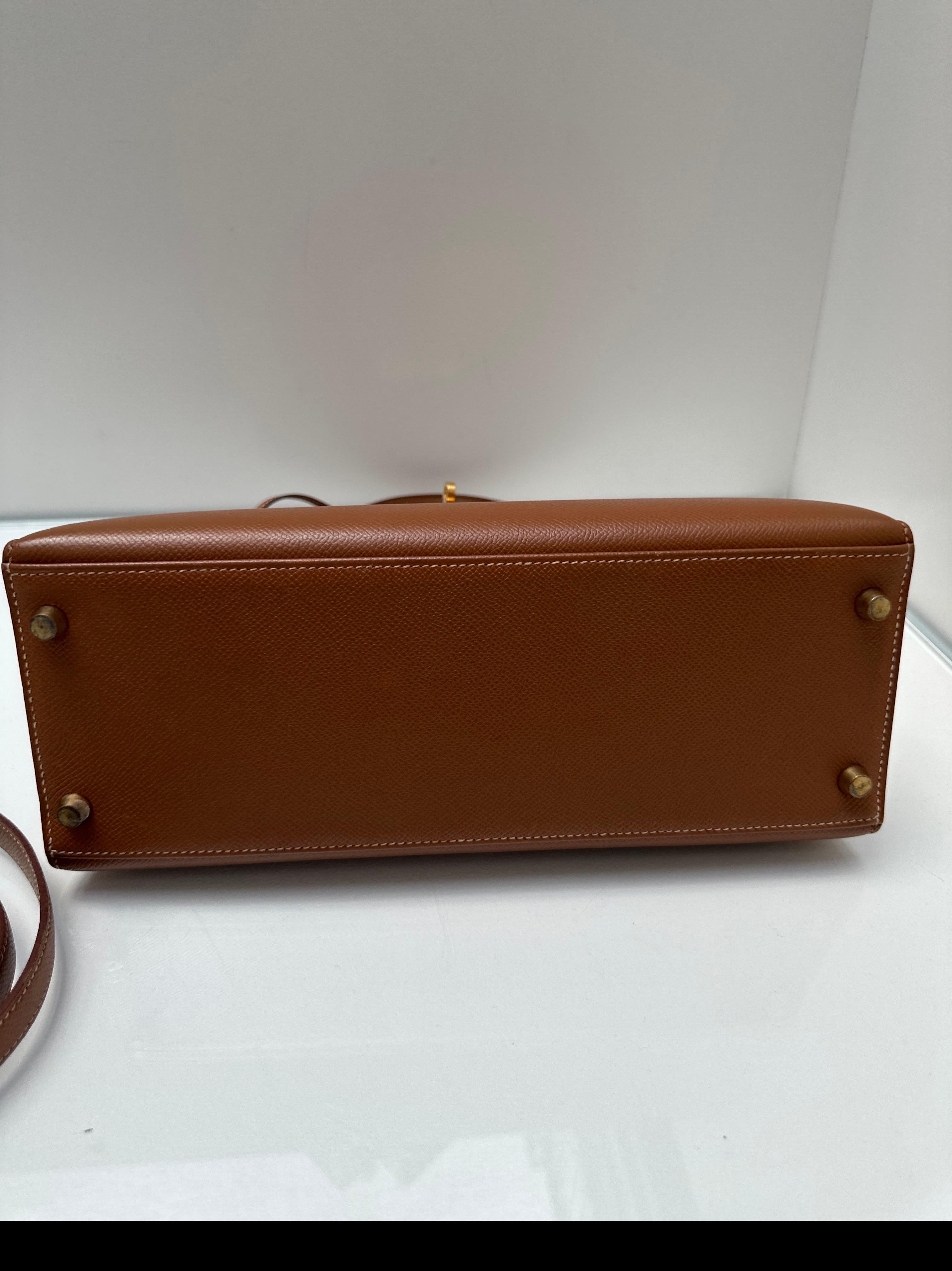 Sac Kelly 28 en or de Hermes en vente 12