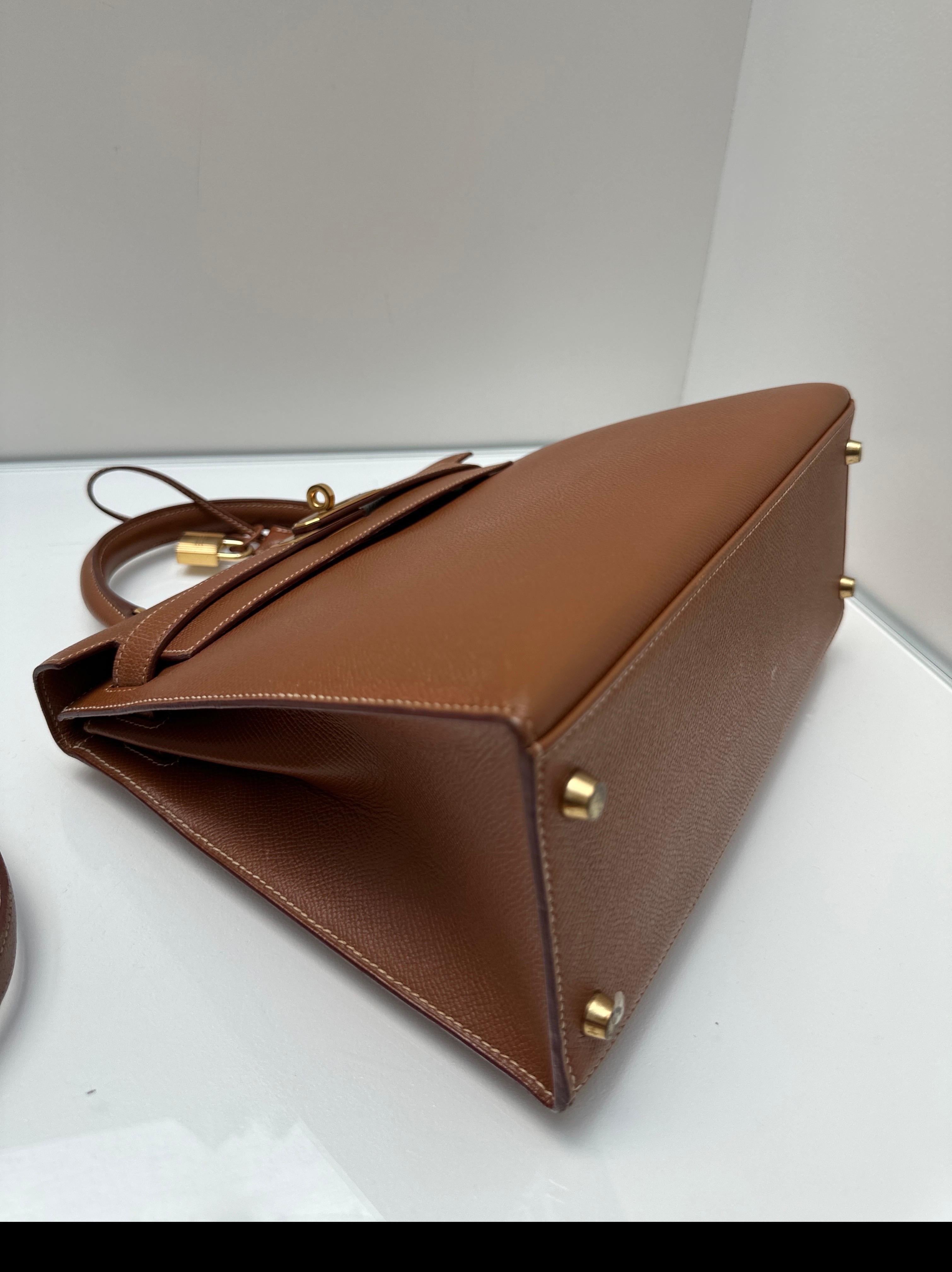 Sac Kelly 28 en or de Hermes en vente 13