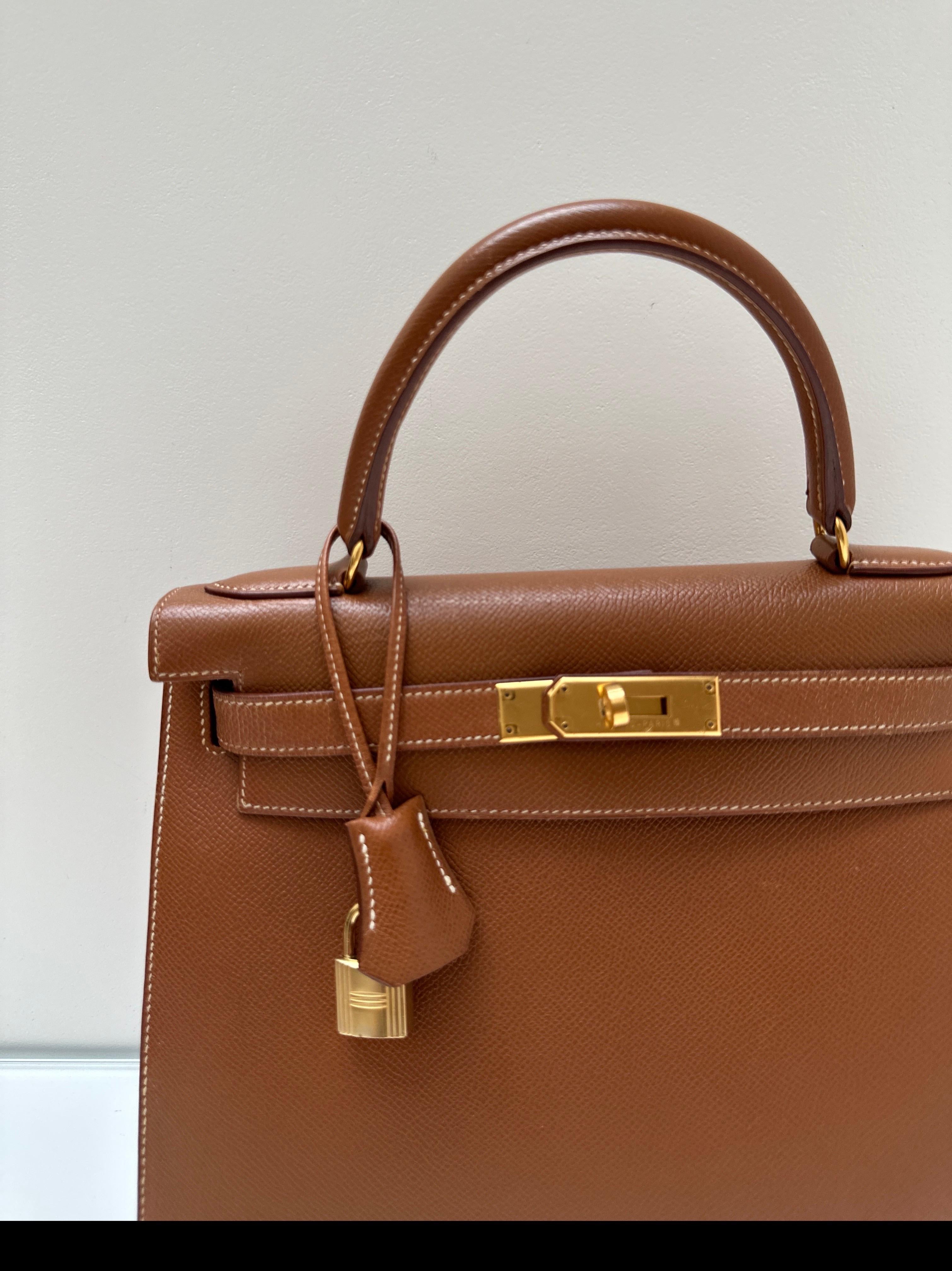 Marron Sac Kelly 28 en or de Hermes en vente