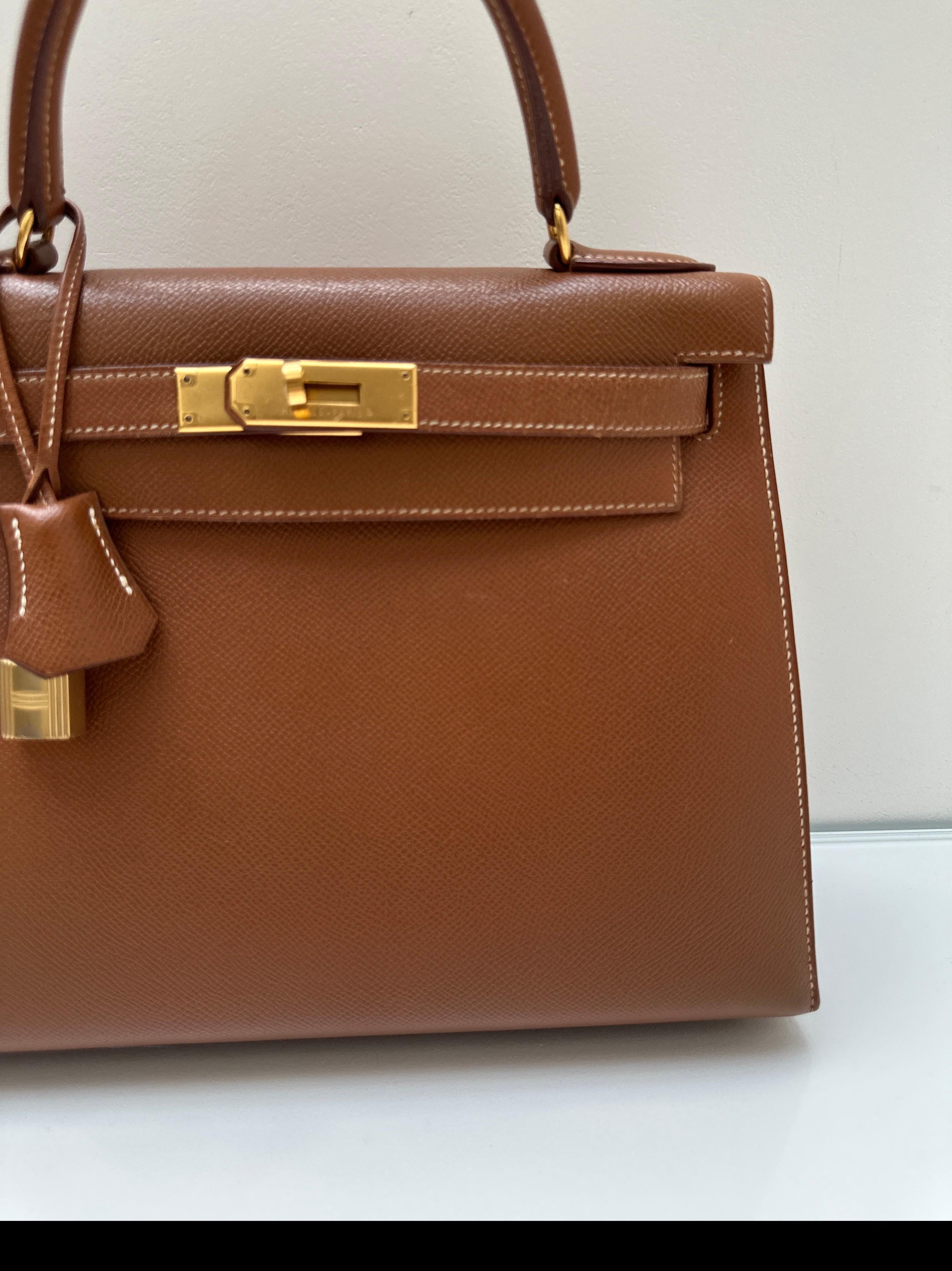 Sac Kelly 28 en or de Hermes Excellent état - En vente à Athens, GA