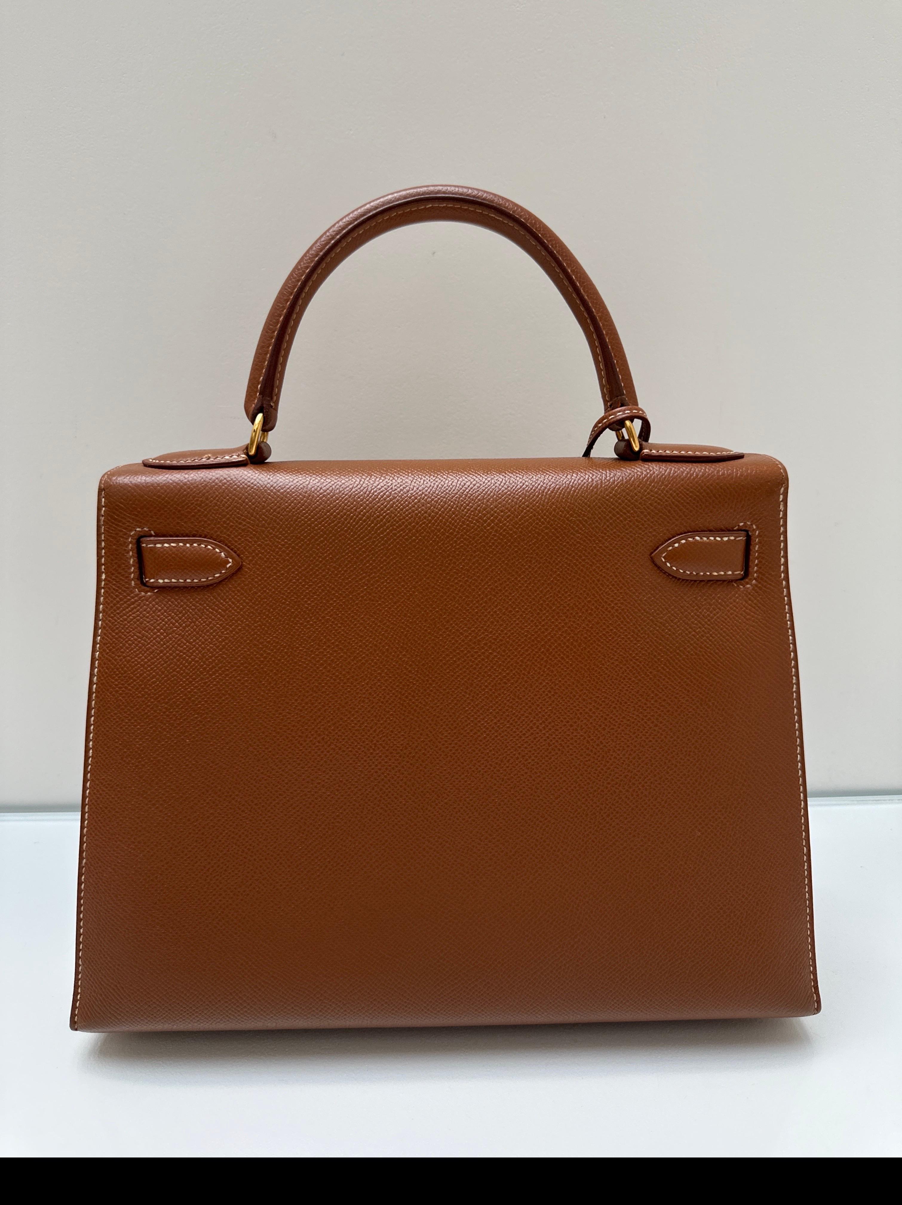 Sac Kelly 28 en or de Hermes Unisexe en vente