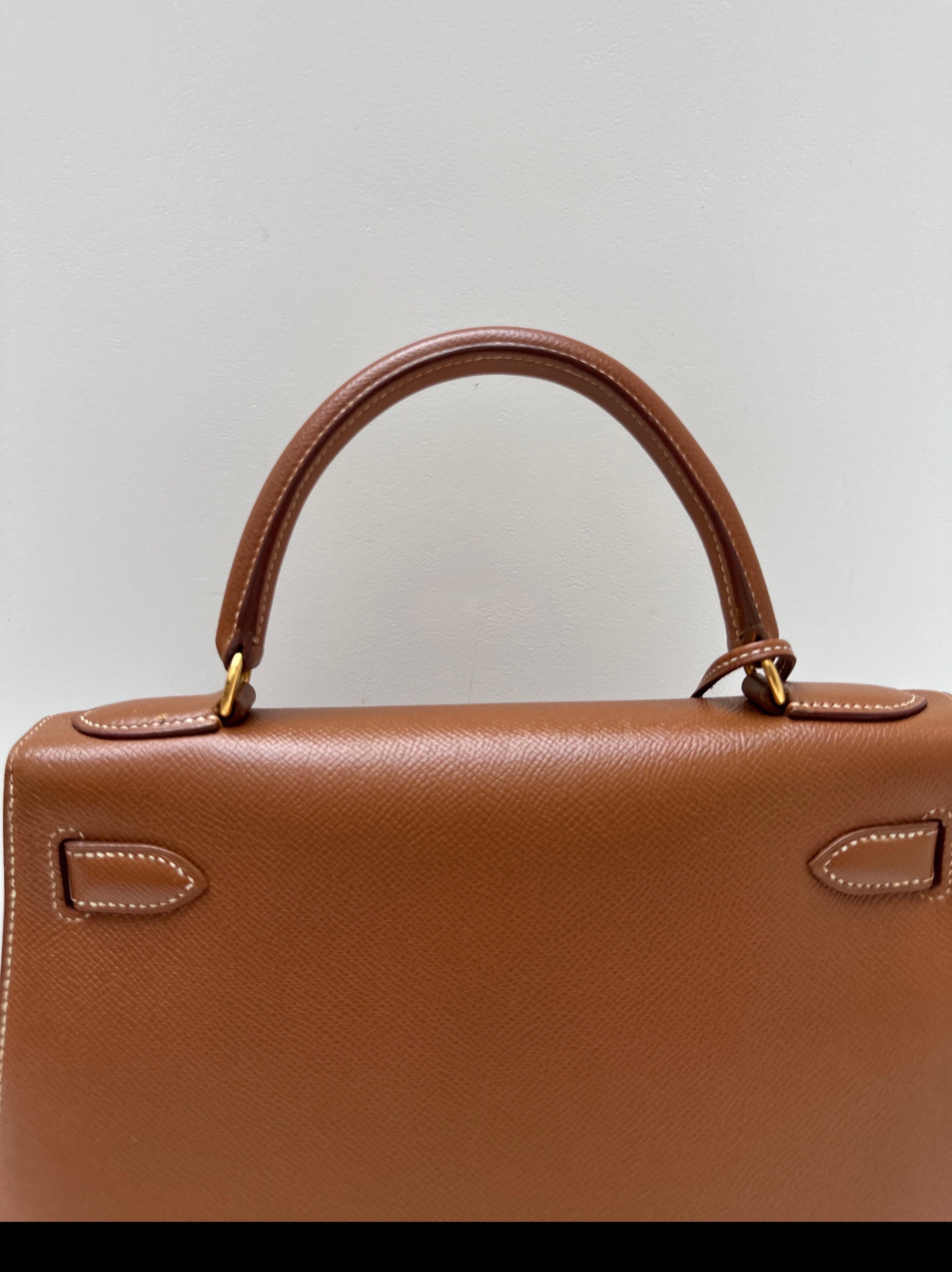 Sac Kelly 28 en or de Hermes en vente 1