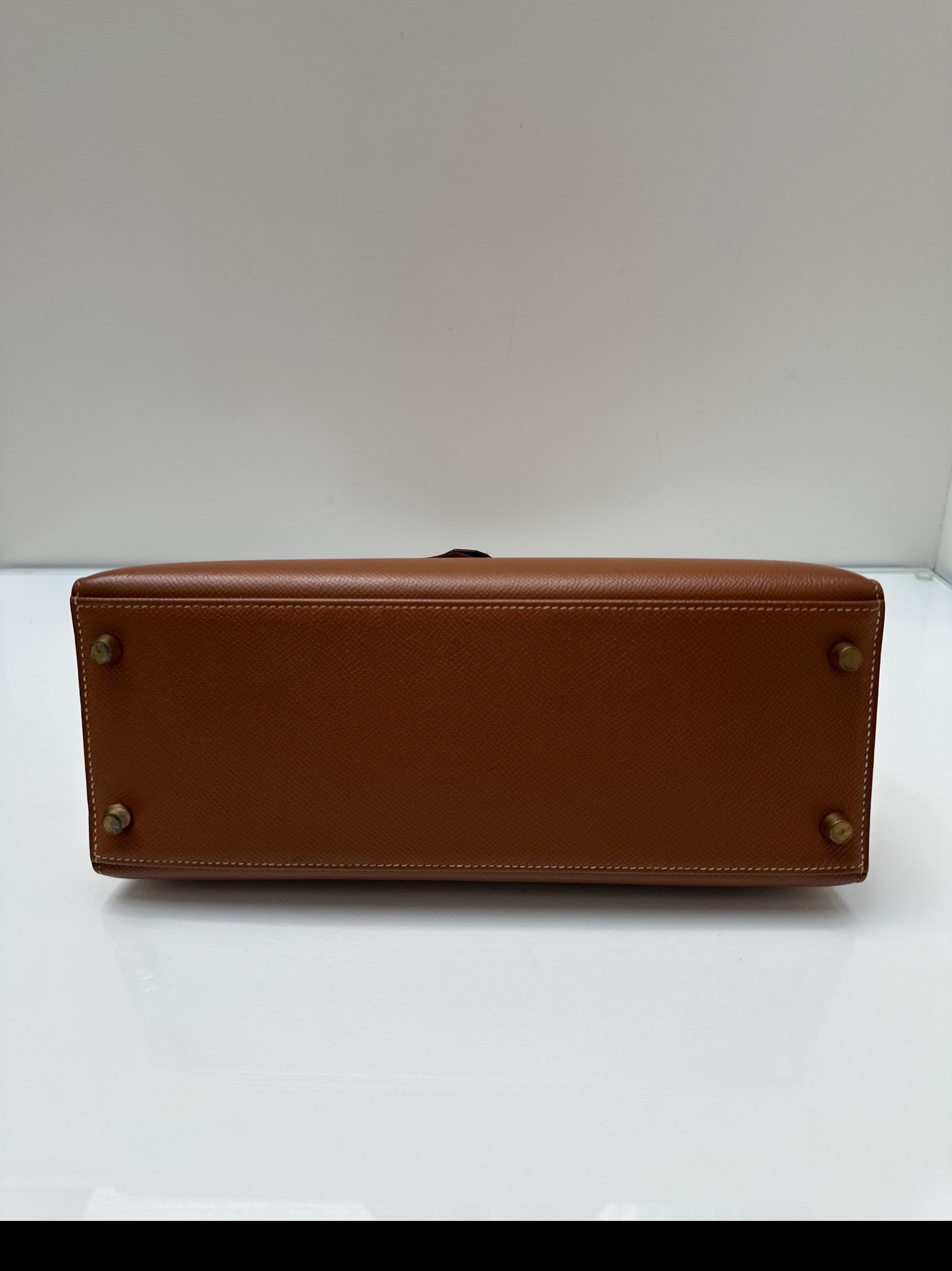 Sac Kelly 28 en or de Hermes en vente 2