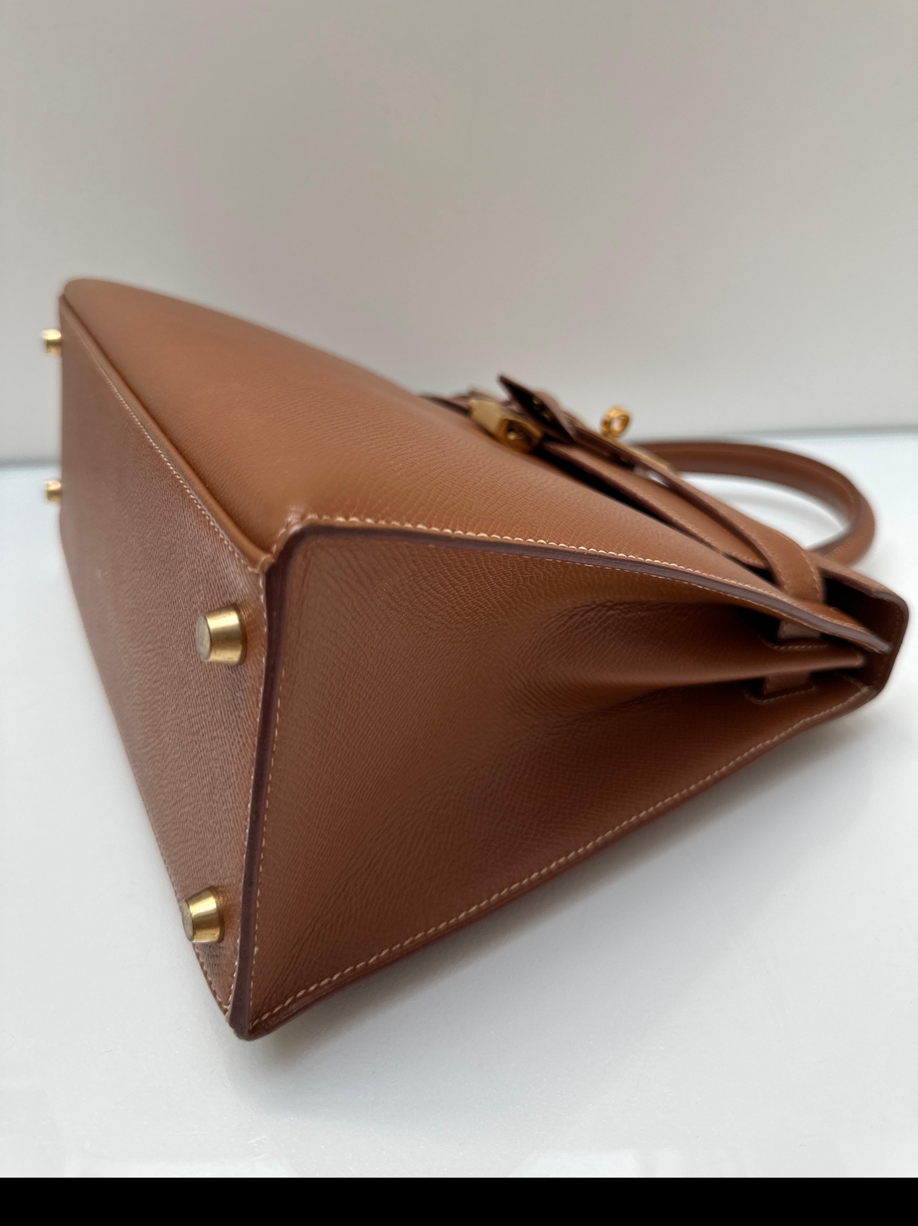 Sac Kelly 28 en or de Hermes en vente 4