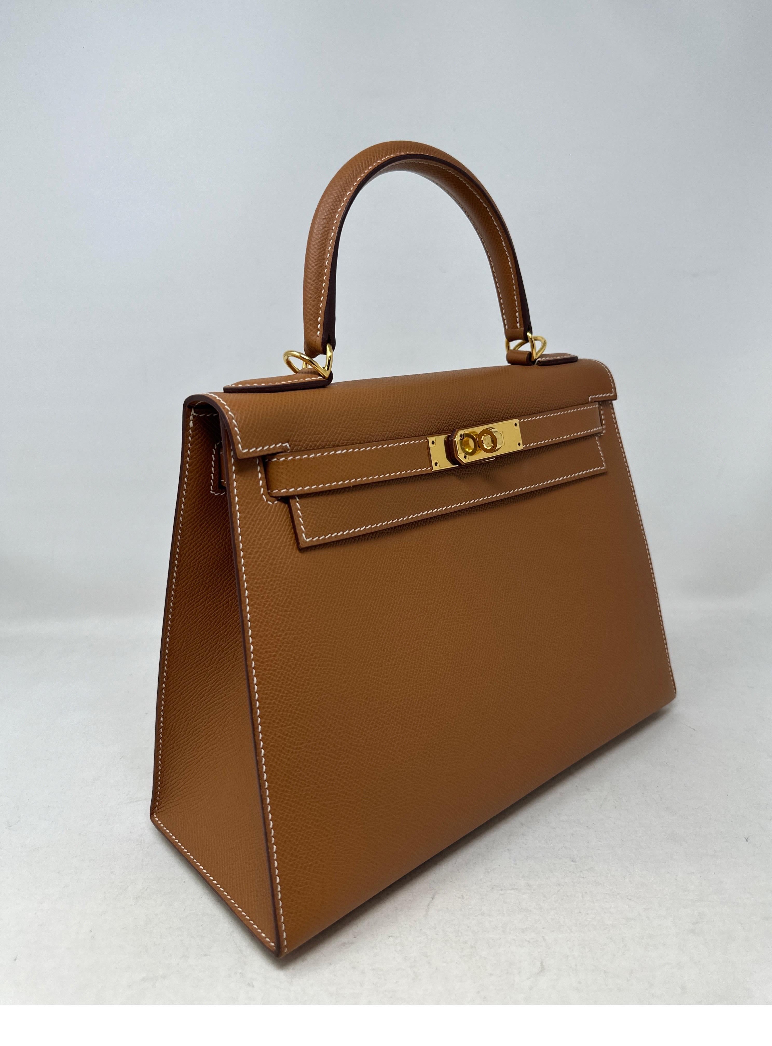 Women's or Men's Hermes Gold Kelly 28 Sellier Bag For Sale