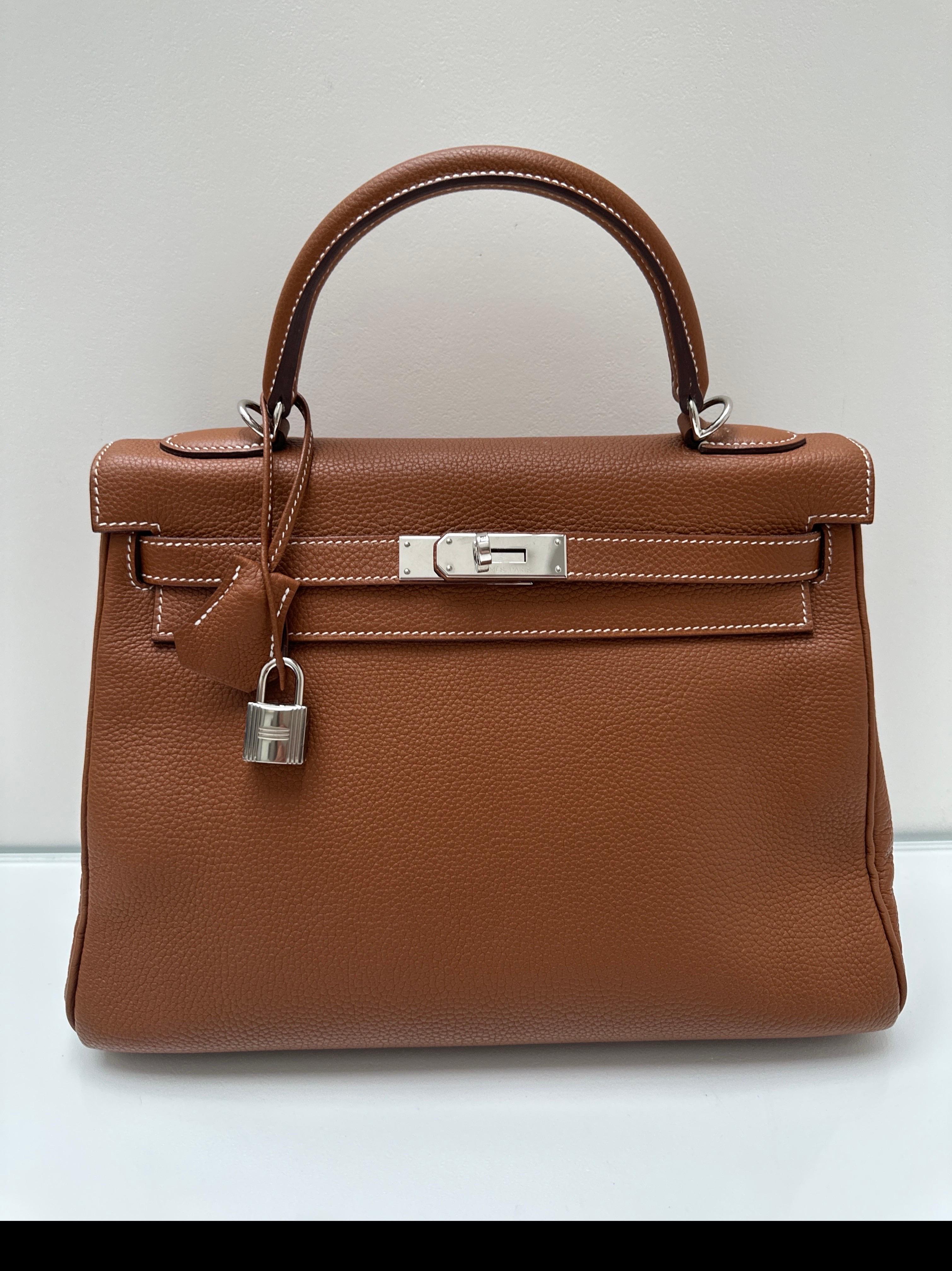 Sac Kelly 32 en or de Hermes en vente 7