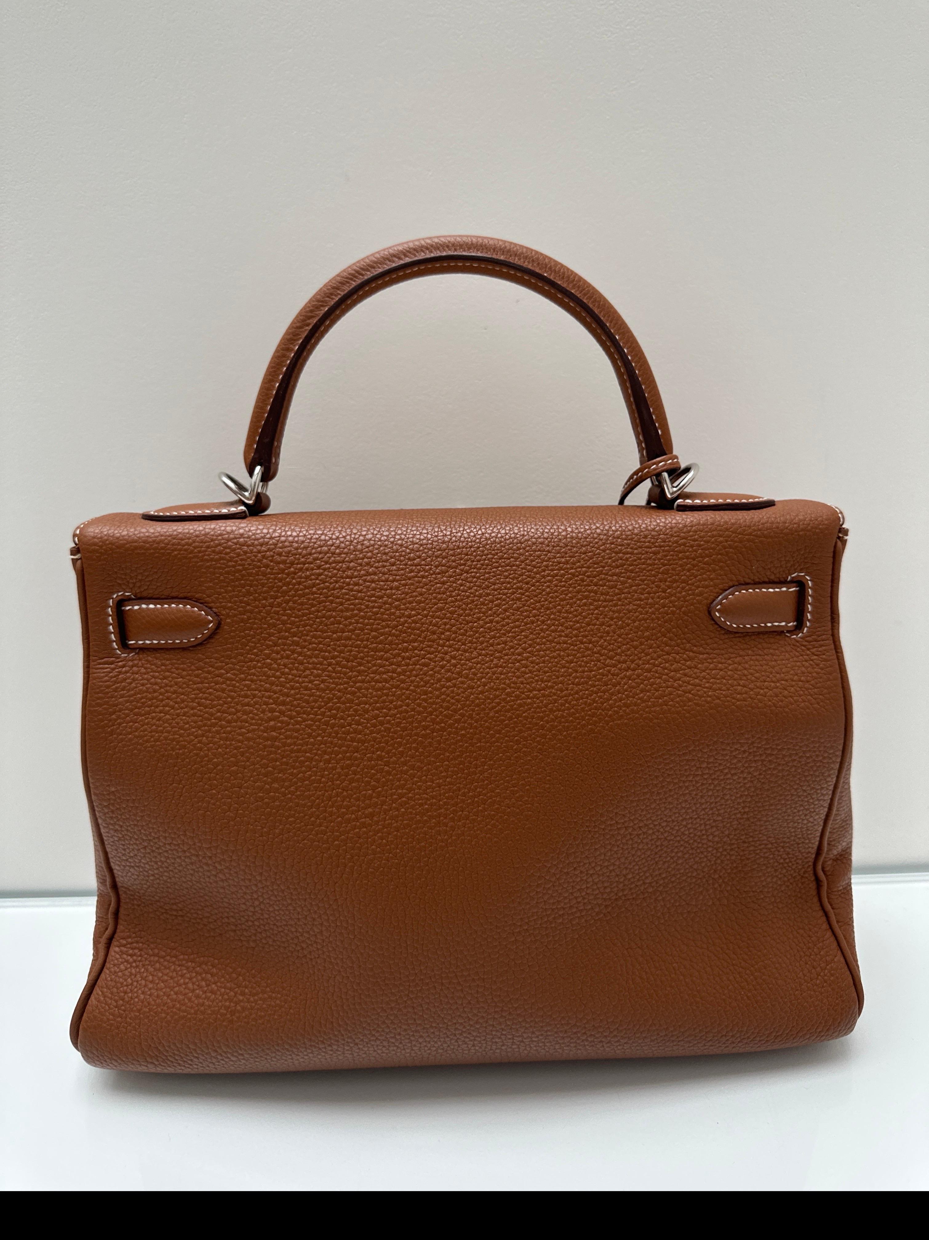 Sac Kelly 32 en or de Hermes en vente 8