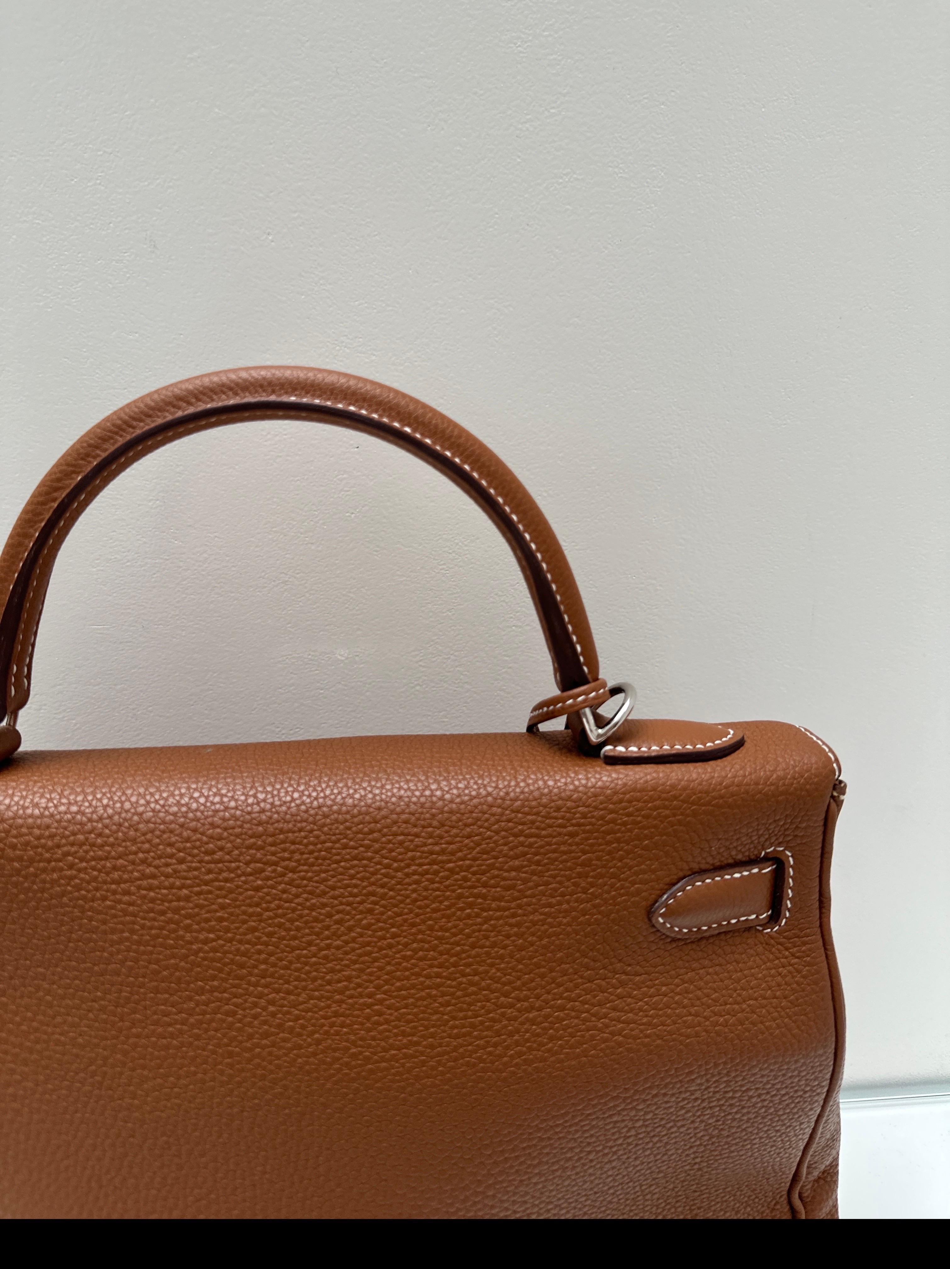 Sac Kelly 32 en or de Hermes en vente 10