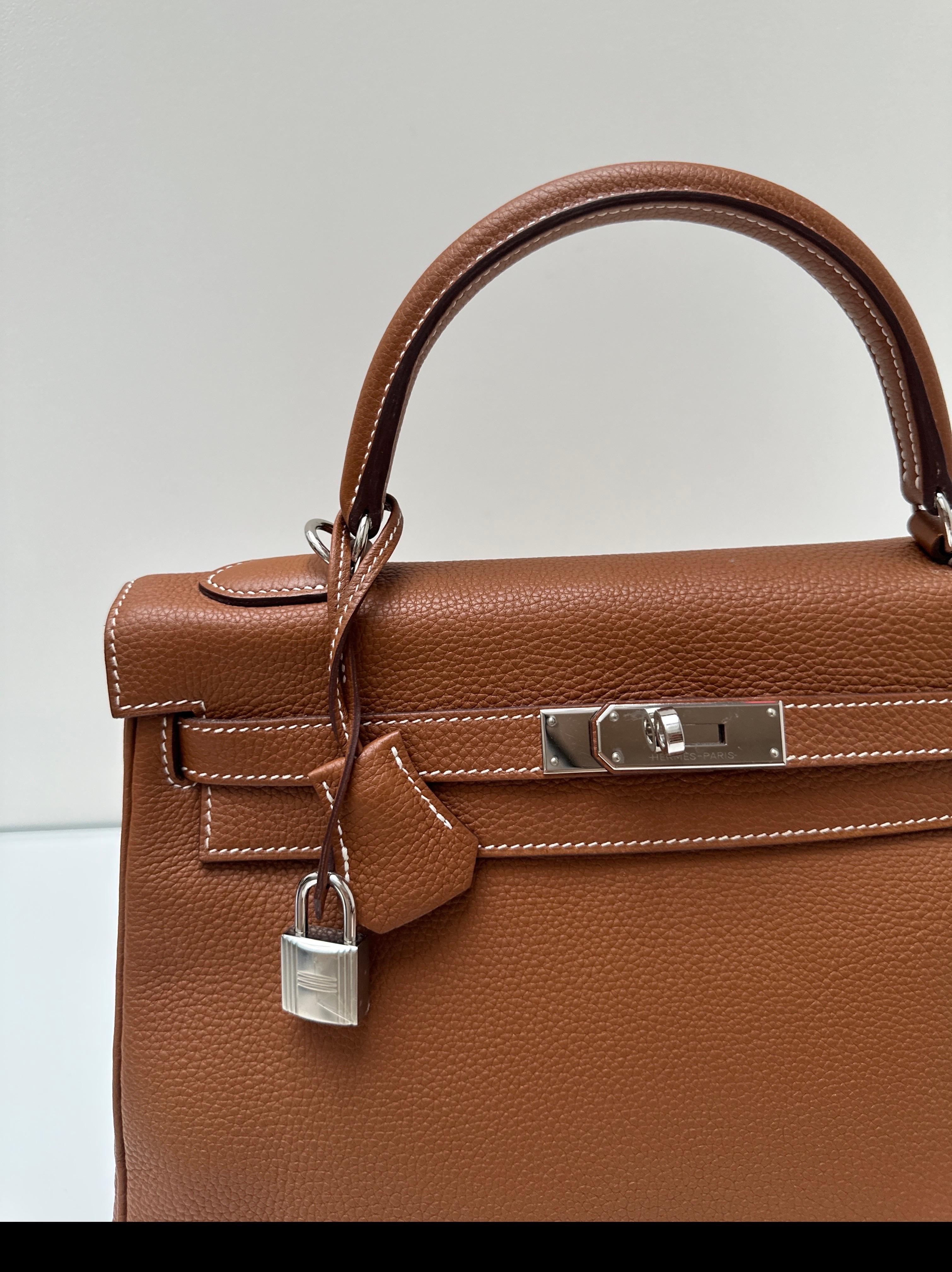 Sac Kelly 32 en or de Hermes en vente 13