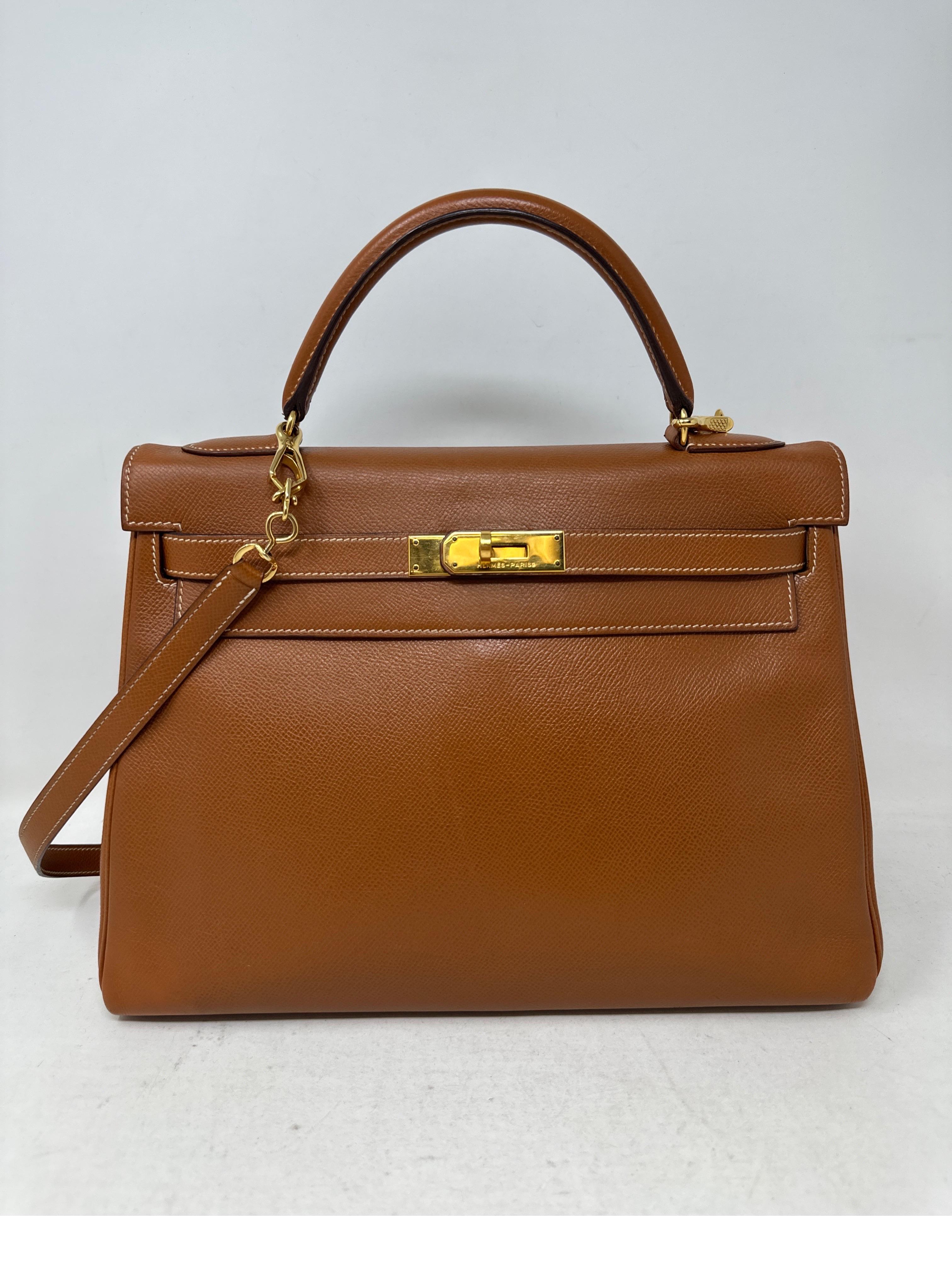 Hermes Gold Kelly 32 Bag  In Good Condition In Athens, GA