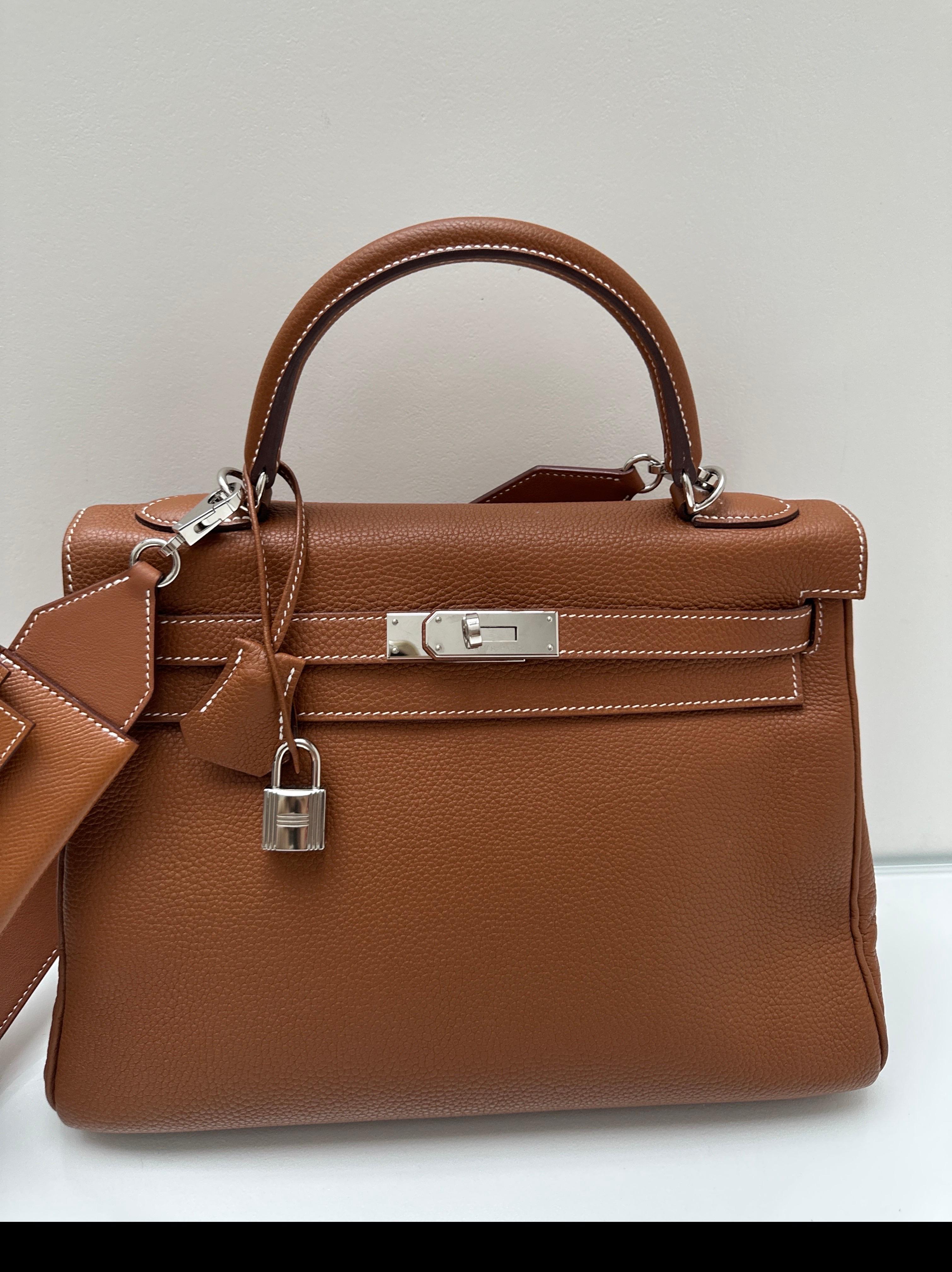 Sac Kelly 32 en or de Hermes Unisexe en vente