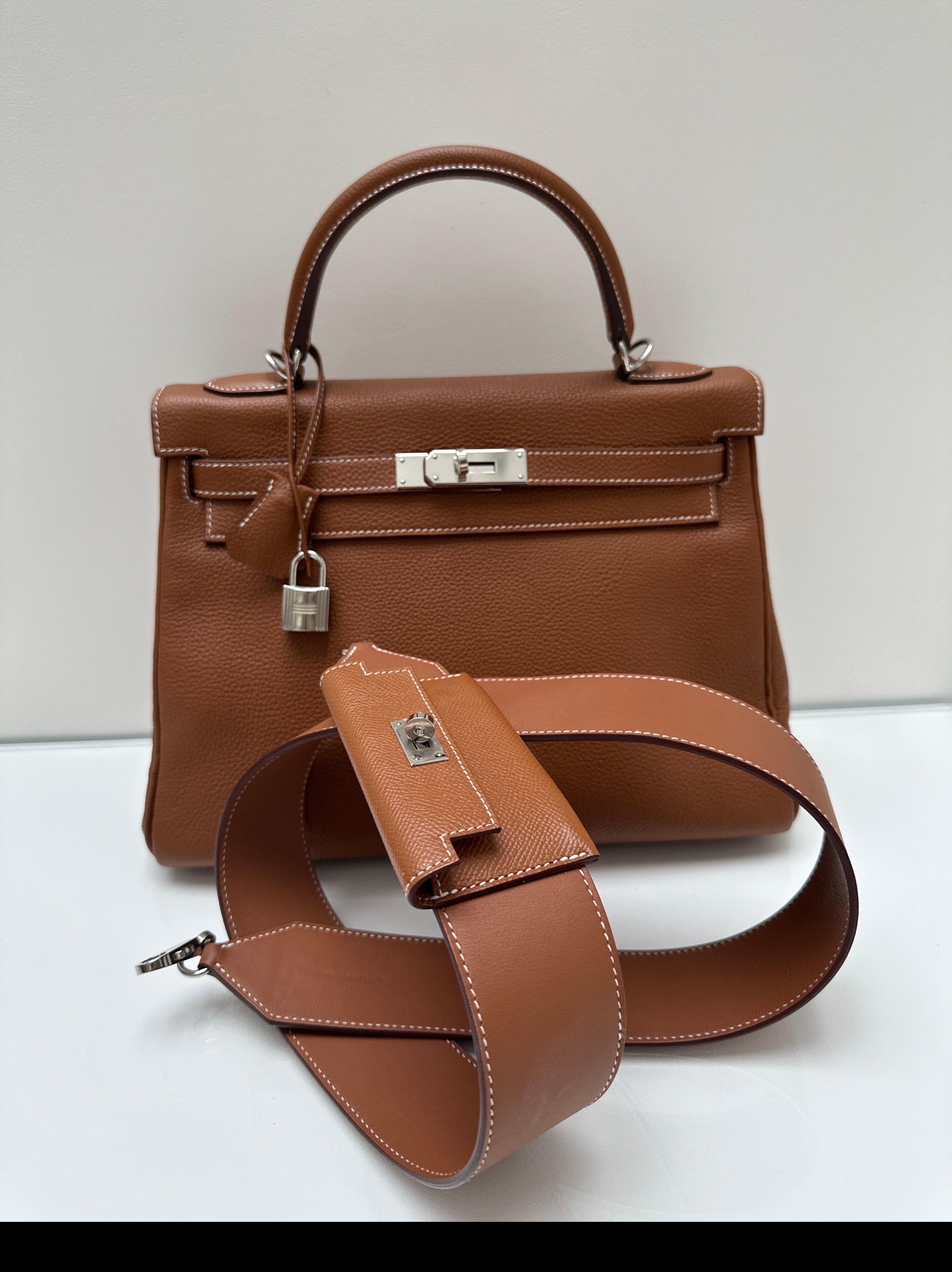 Sac Kelly 32 en or de Hermes en vente 4