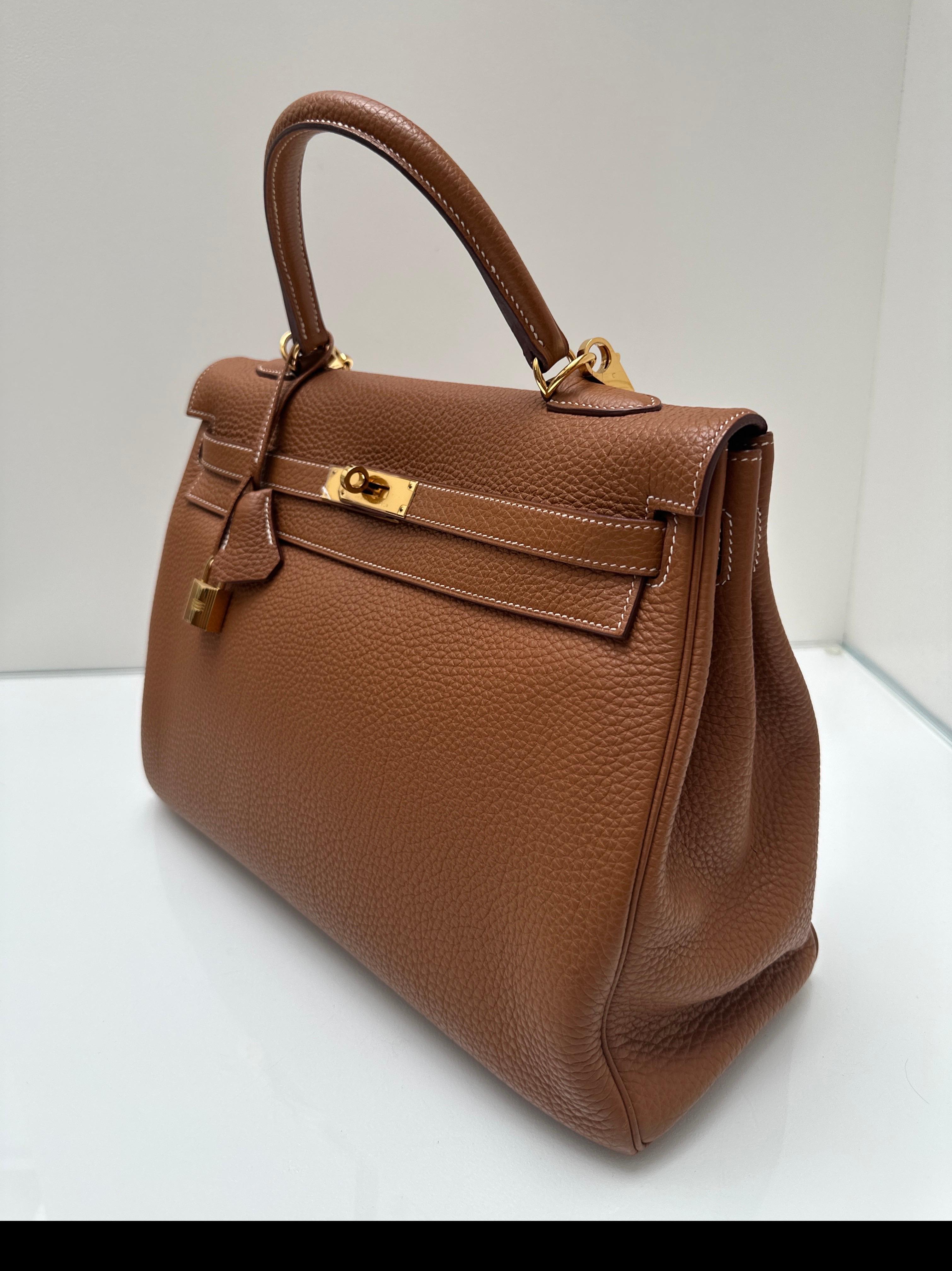 Hermes Gold Kelly 35 Bag In Excellent Condition For Sale In Athens, GA