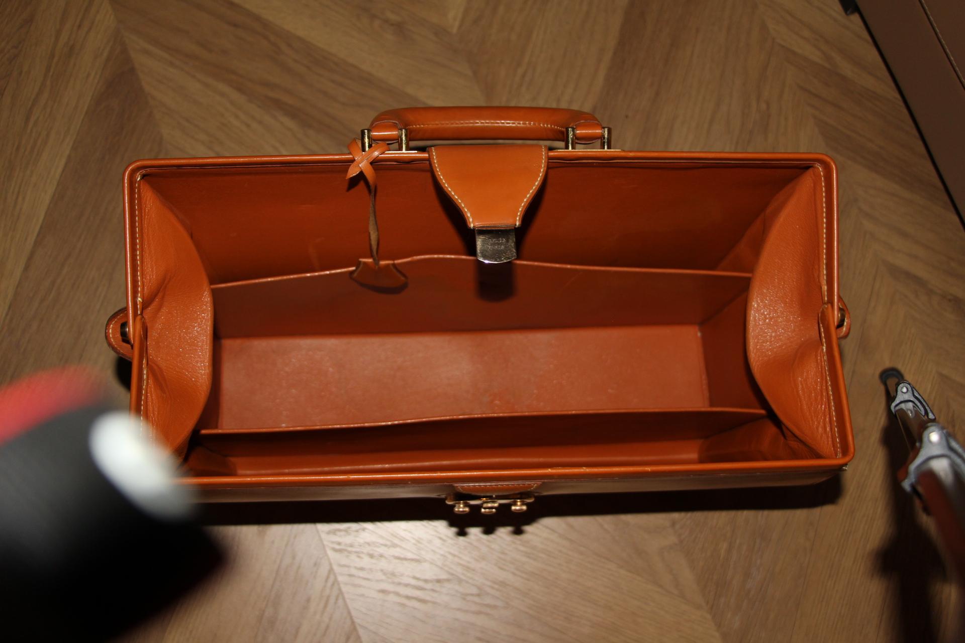 Hermès Gold Leather Pilot or Doctor's Briefcase , Hermes Attache 6