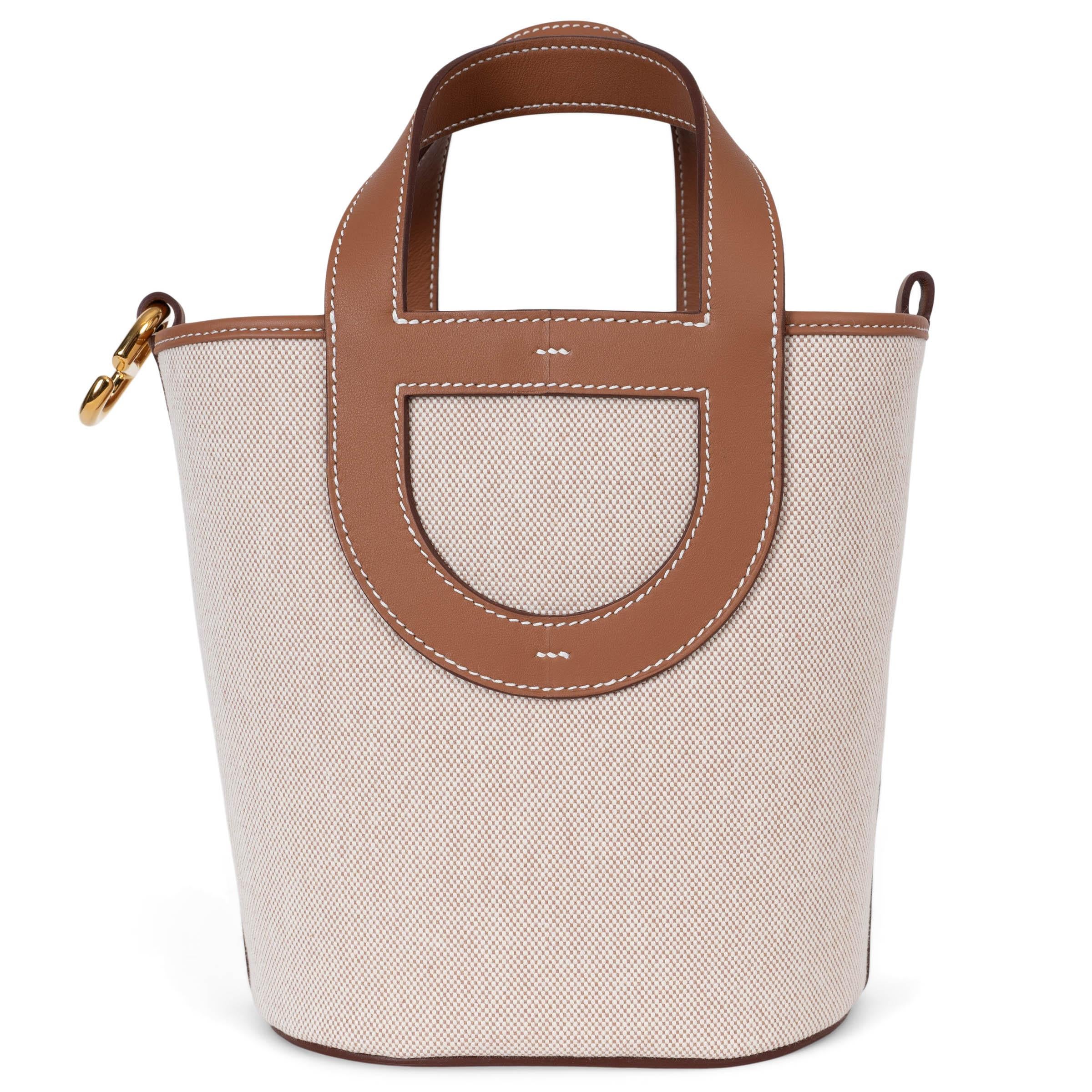 HERMES Gold leather & Toile H canvas IN THE LOOP 18 Bag In New Condition For Sale In Zürich, CH