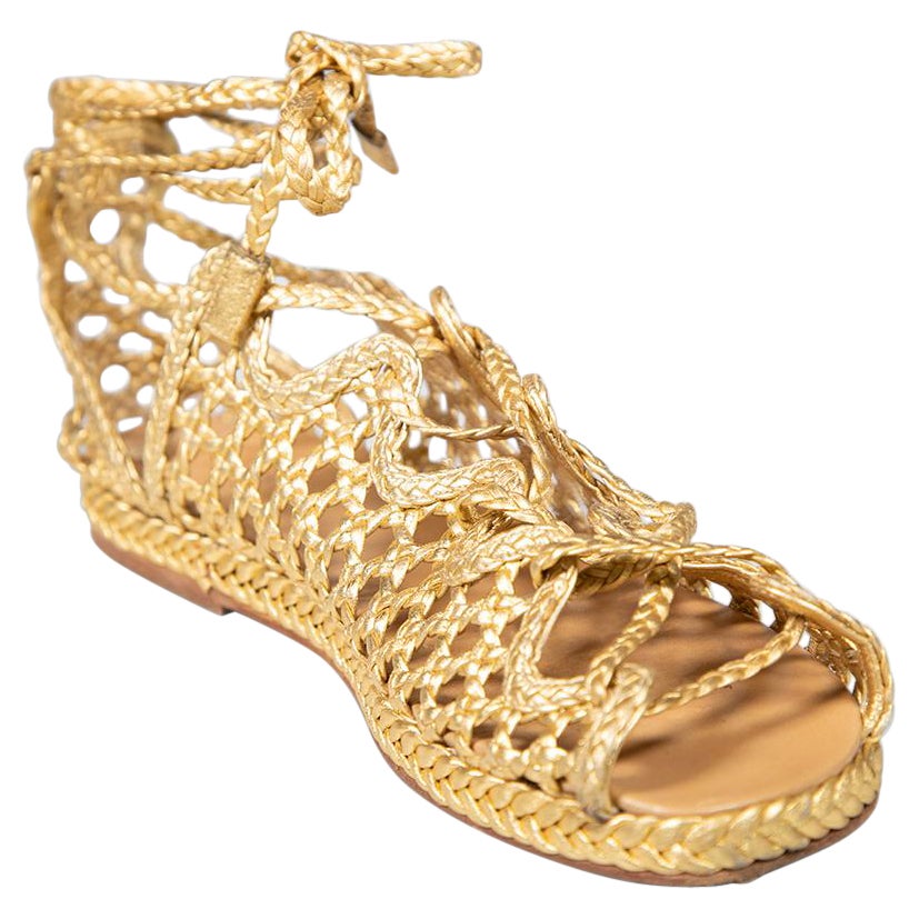 Hermès Gold Leder gewebt Ankle Wrap Sandalen Größe IT 39 im Angebot
