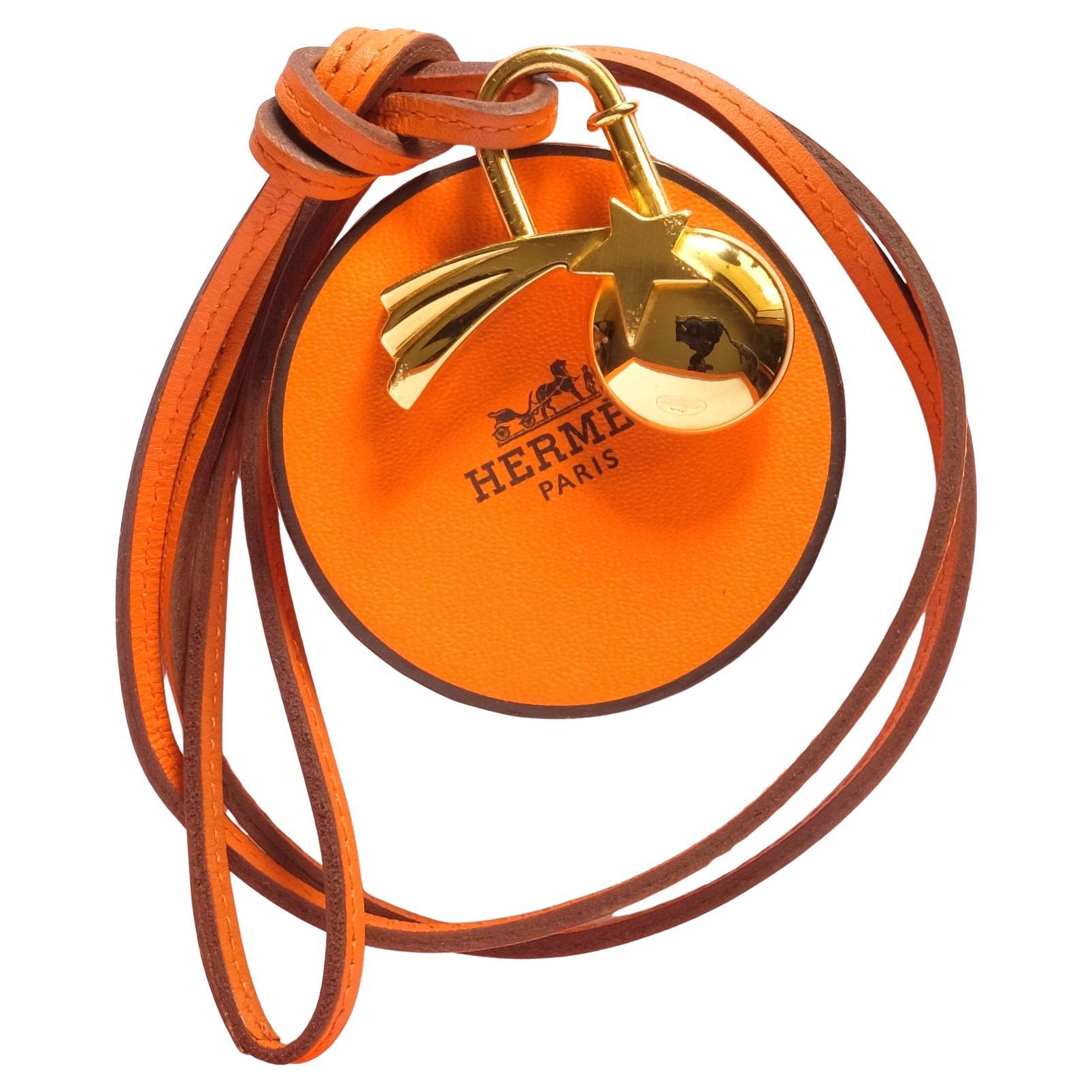 HERMES - Gold Limited Ediction Cadena Lock Charm "Dans les étoiles" 1999 For Sale
