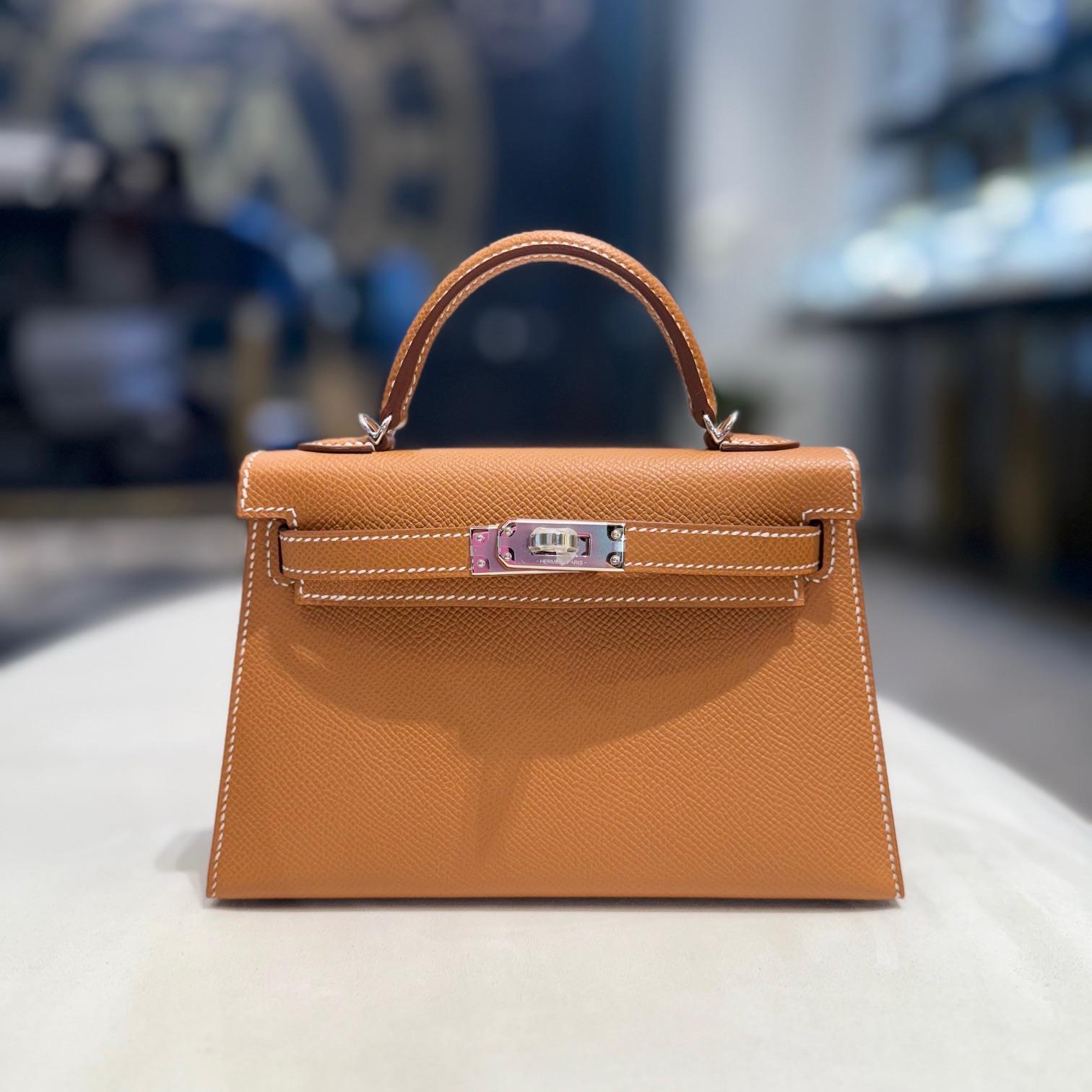 Jewels Aficionado offers the Hermès Gold Mini Kelly 20 Sellier in Epsom leather, a timeless statement piece. Its warm brown hue with caramel undertones enhances the structured silhouette, while durable Epsom leather maintains its crisp shape.