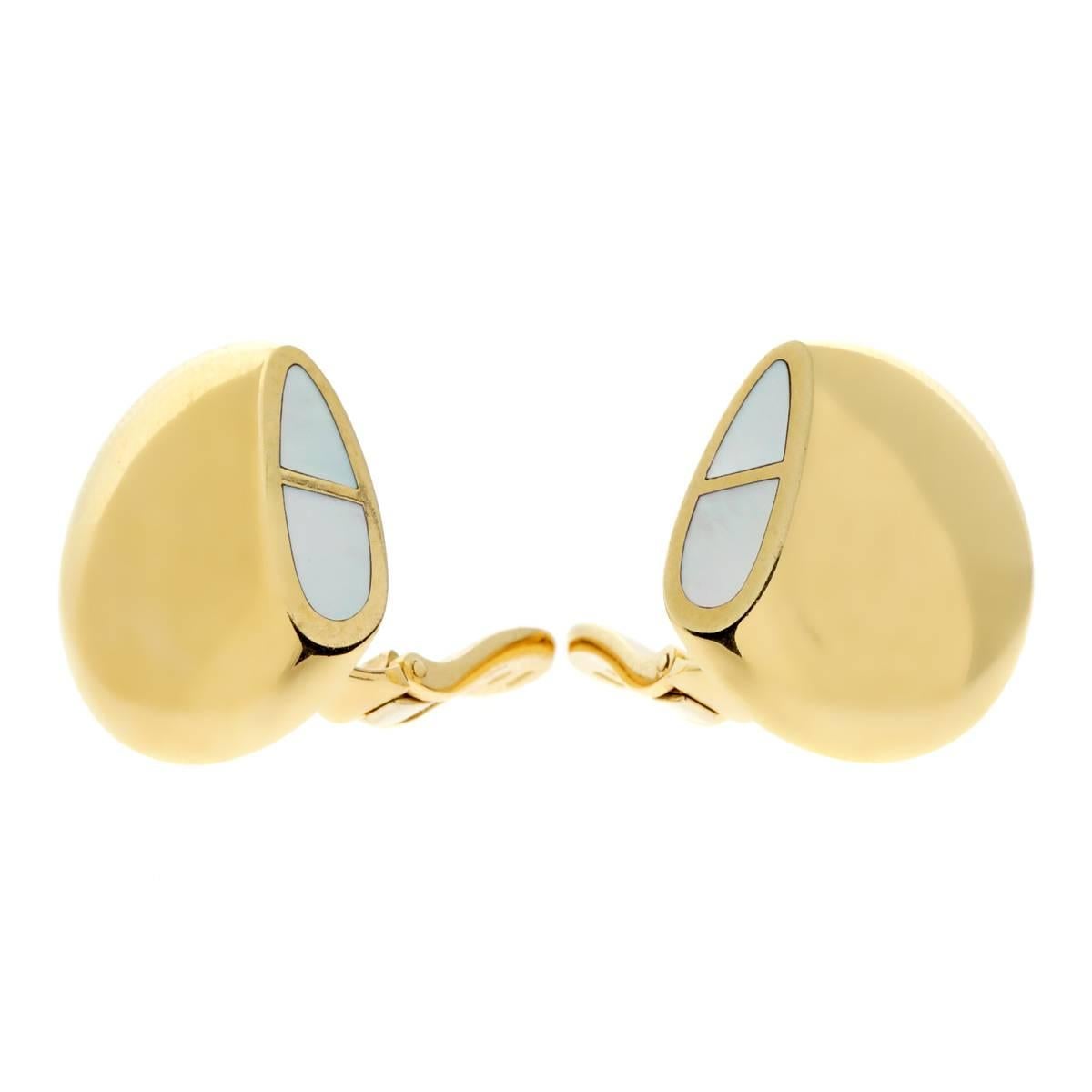 Boucles d'oreilles Hermes en nacre d'or