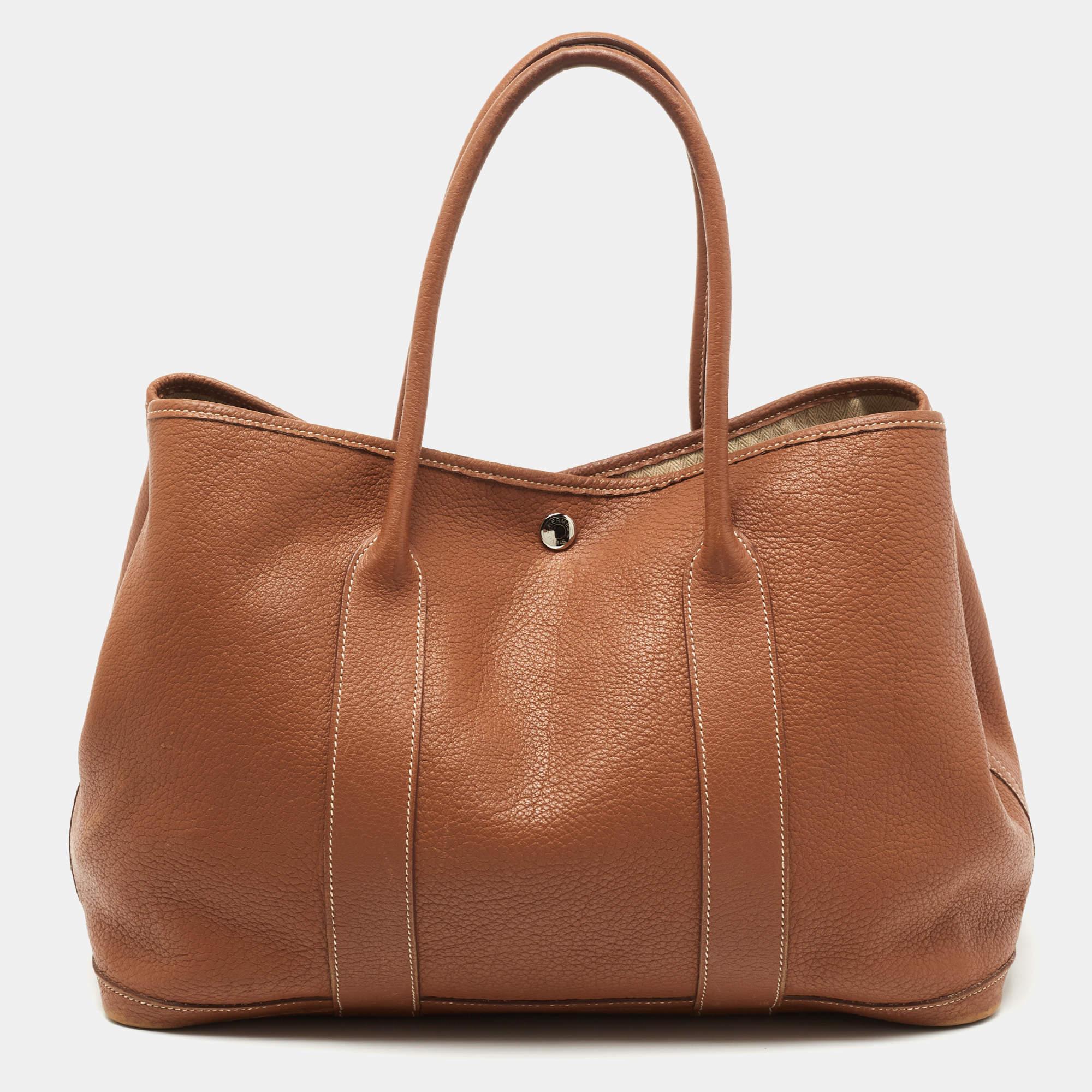 The house of Hermes offers this beautiful creation to help you create timeless style edits every season. Crafted with quality materials, this authentic Garden Party 36 bag will last you a long time.

Includes: Original Dustbag

