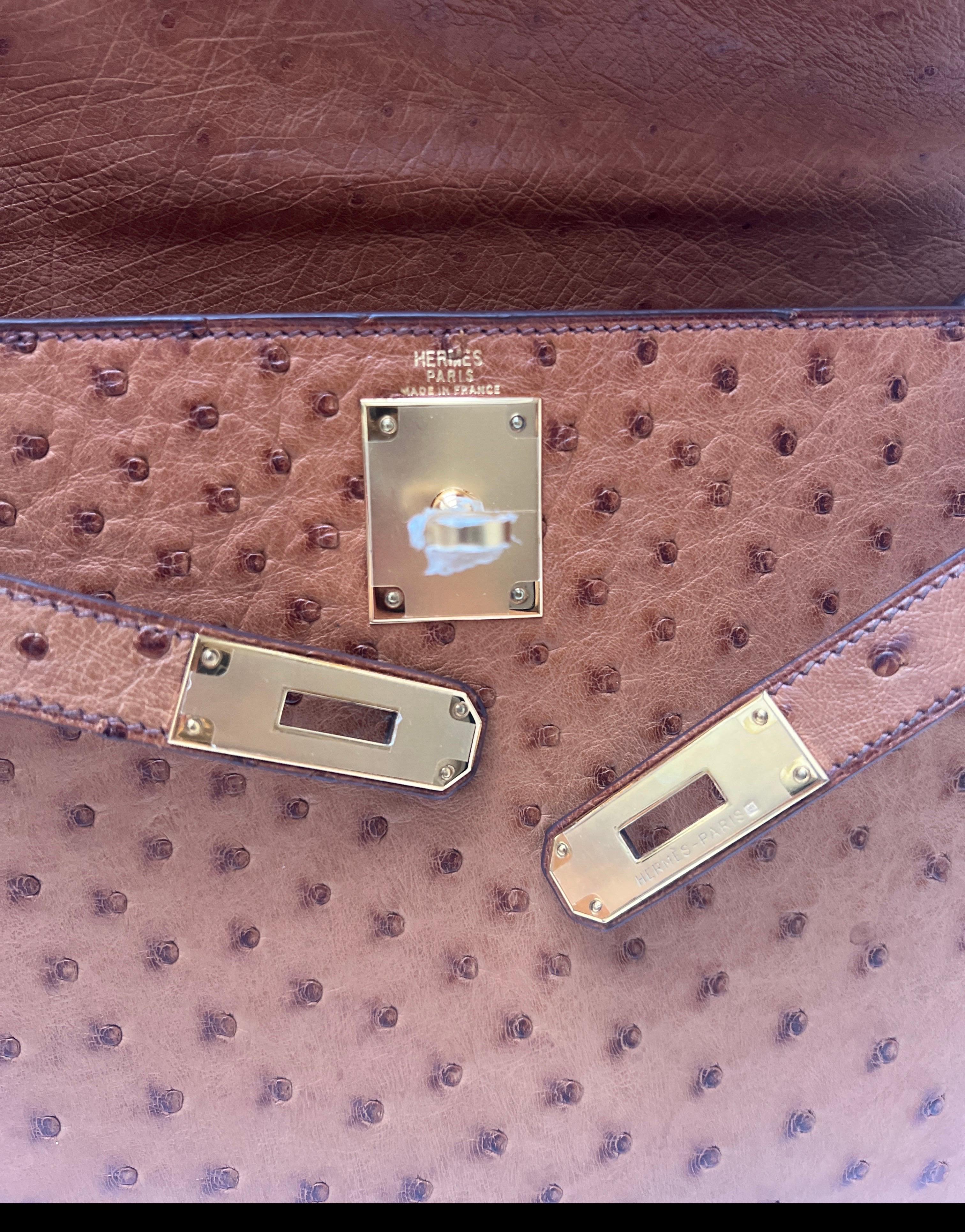 Borsa Kelly 28 in struzzo oro di Hermes in vendita 6