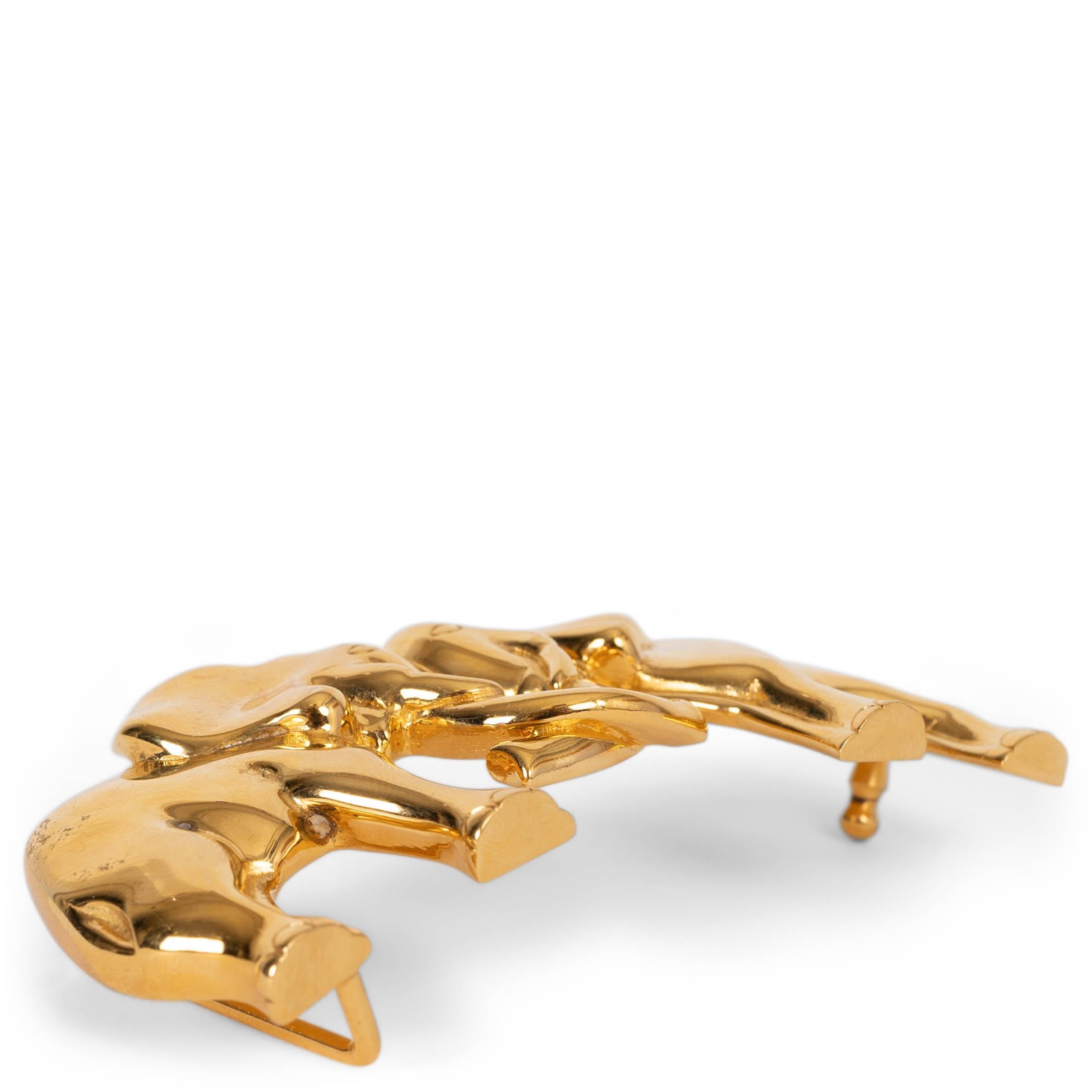 This 100% authentic Hermès belt buckle in gold-plated metal is a striking homage to majestic wildlife. Featuring two intricately sculpted elephants with intertwined trunks, this piece embodies the brand’s dedication to artistry and craftsmanship.