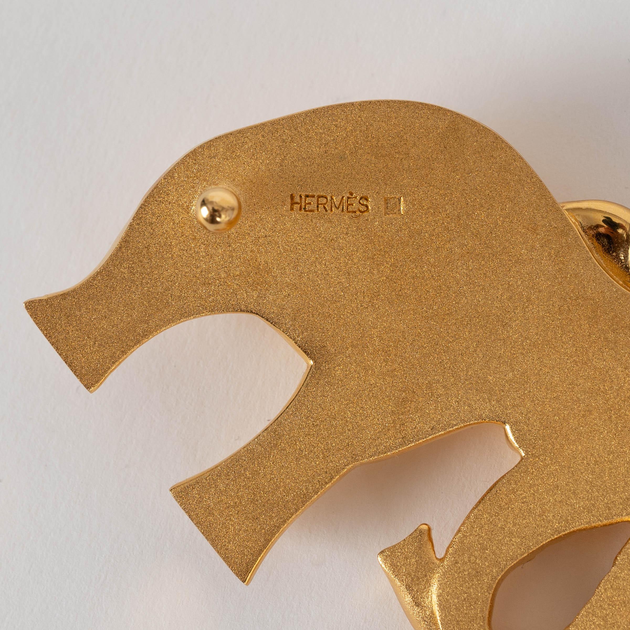HERMES gold-plated 1997 YEAR OF AFRICA ELEPHANT 32mm Belt Buckle In Excellent Condition For Sale In Zürich, CH