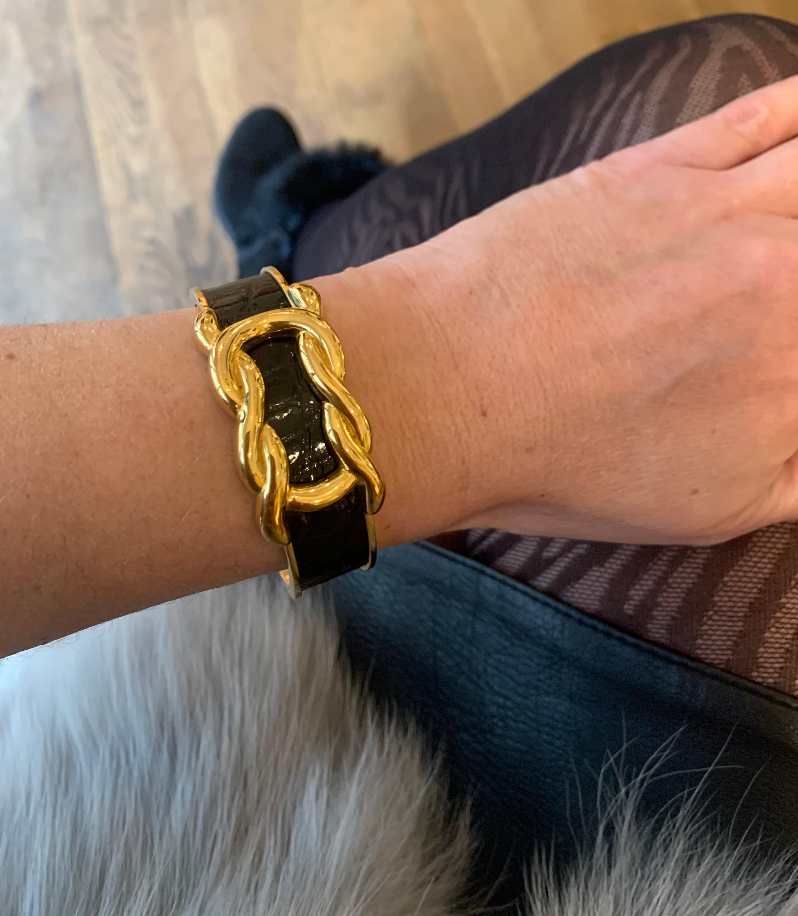 Hermès Gold-Plated Black Crocodile Leather Bracelet In Good Condition In Paris, FR