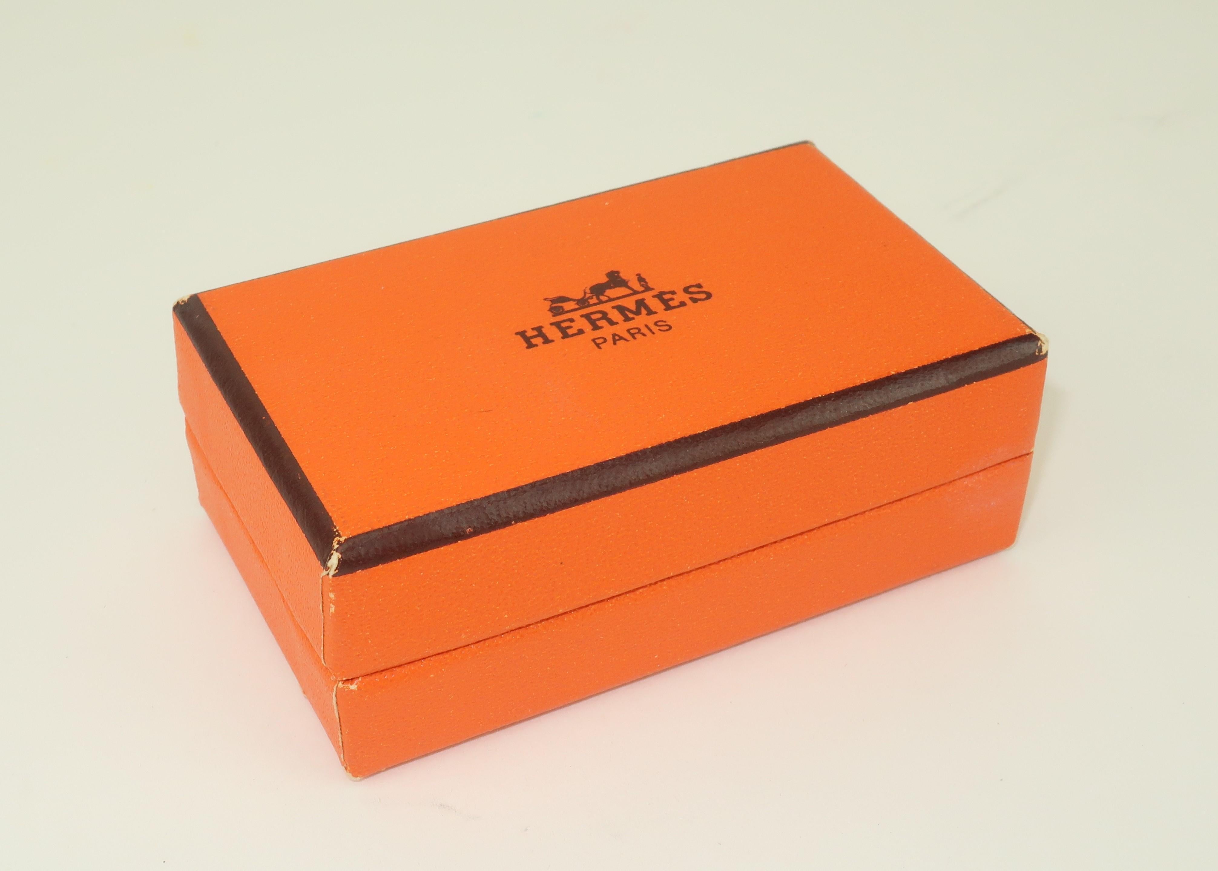 HERMES - Boucles d'oreilles à pince en plaqué or et émail en vente 8