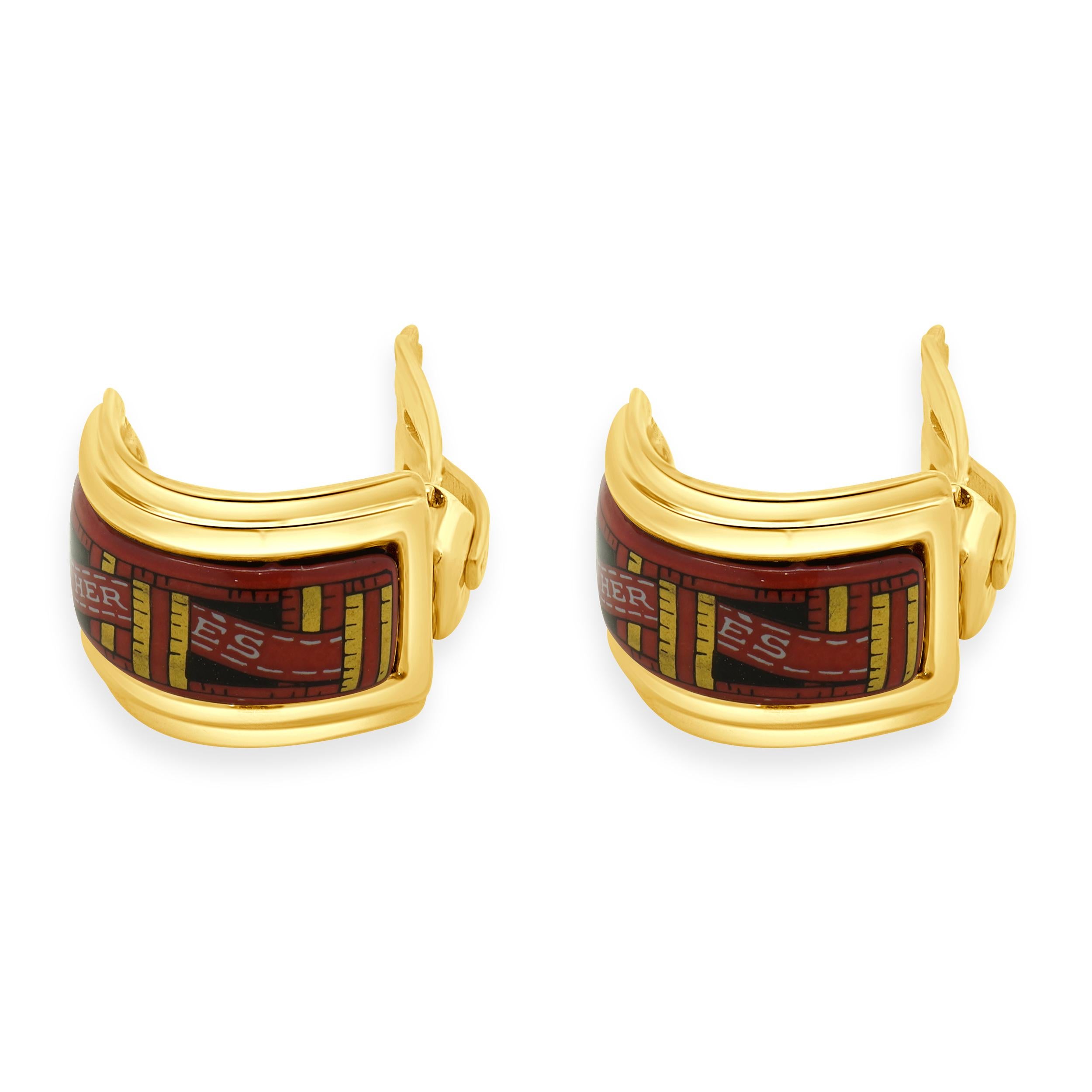 Designer: Hermes
MATERIAL: vergoldet
Abmessungen: Ohrringe messen 21,5 x 14,3 mm
Gewicht: 14,24 Gramm

