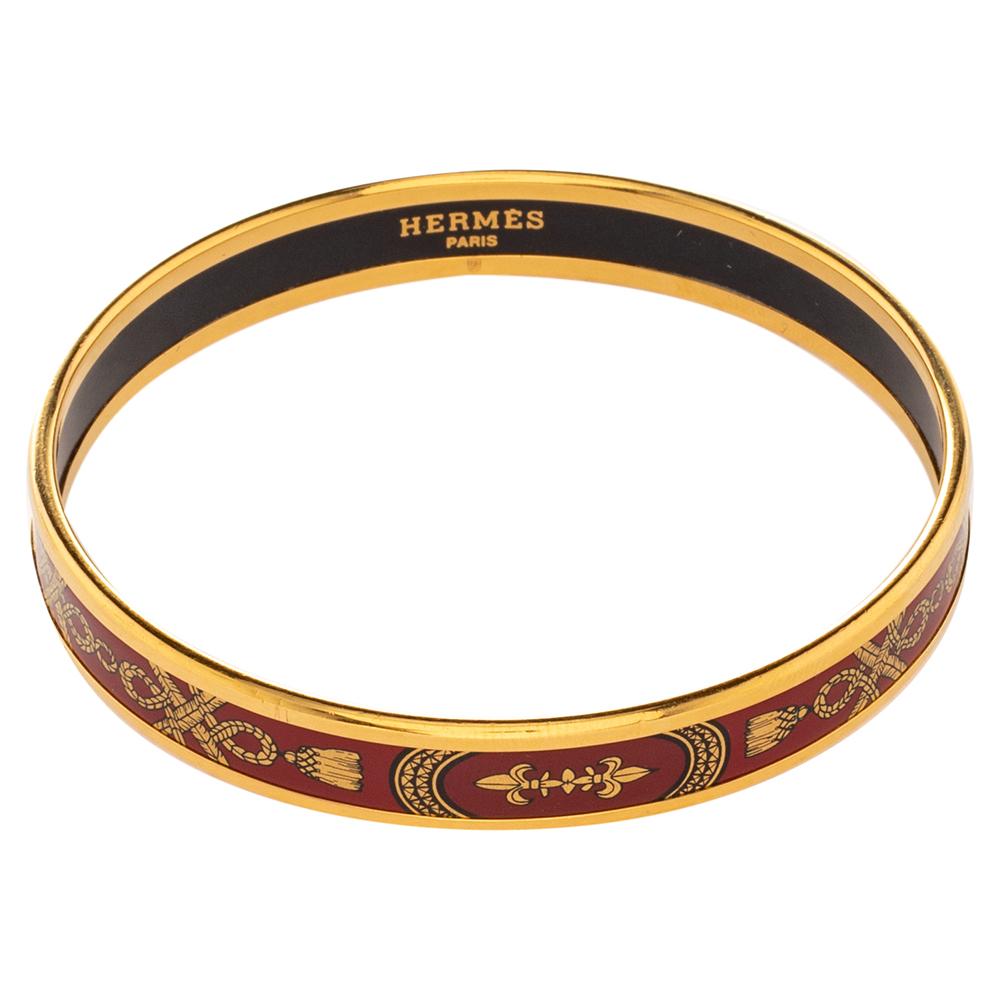A style element to flaunt with pride is this one by Hermès. It is sculpted from gold-plated metal and designed with gorgeous enamel work. The bangle bracelet has the brand's stamp on the inner side of the band.

