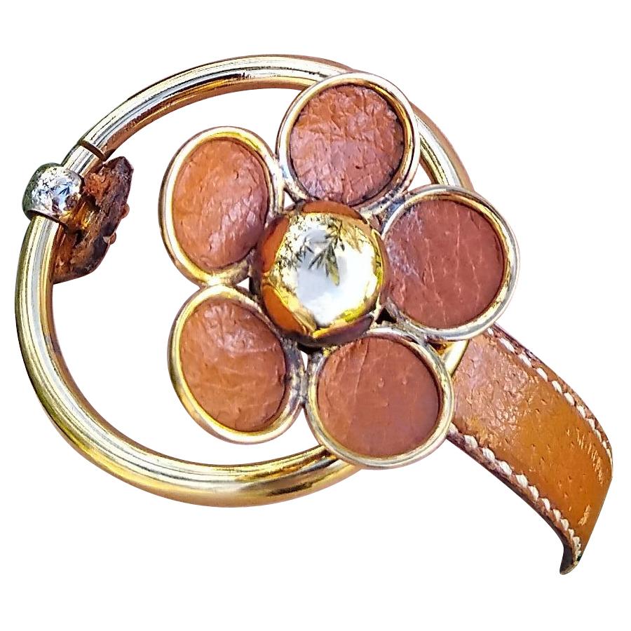 Hermès Pulsera de cuero dorado FLORA en venta 14