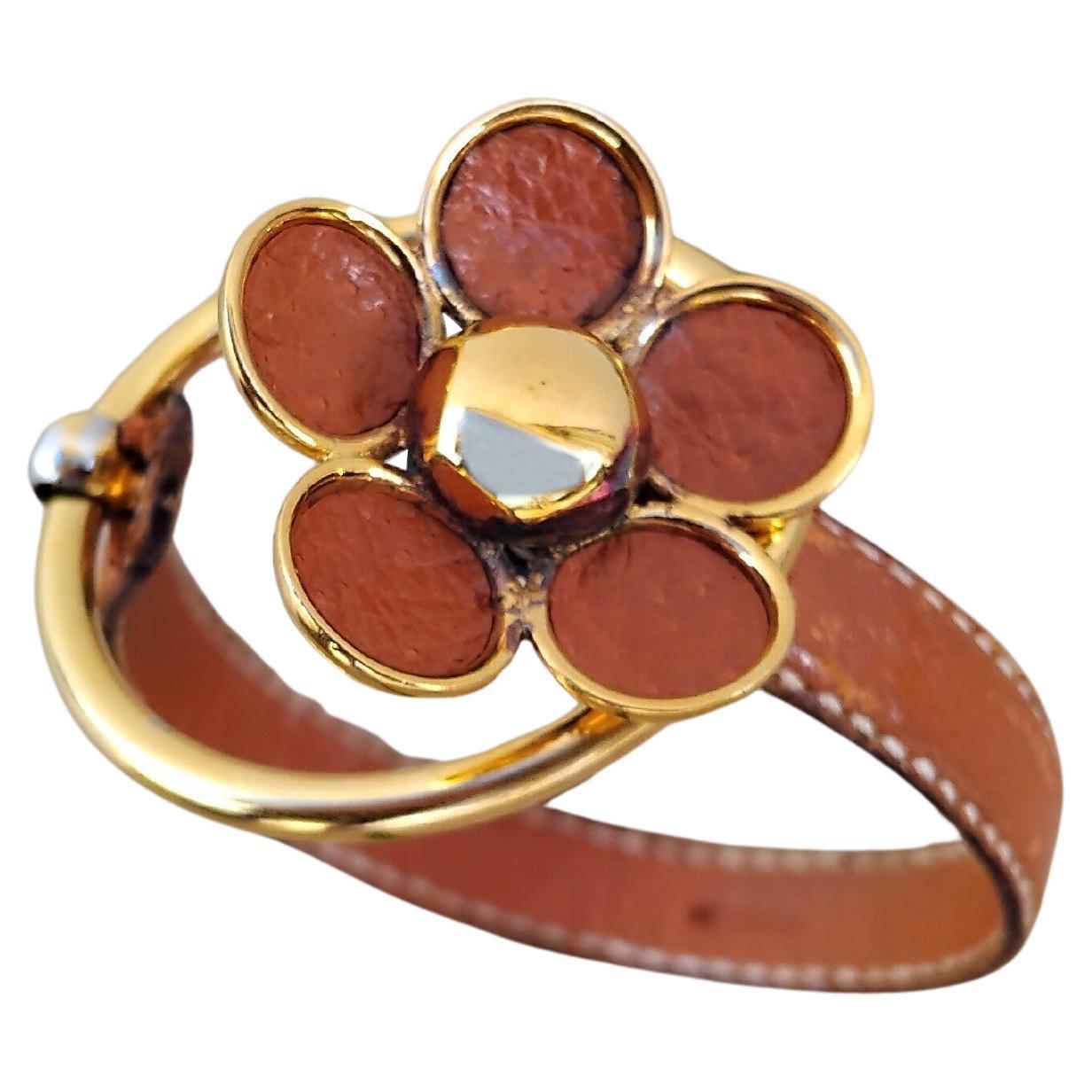 Hermès Pulsera de cuero dorado FLORA en venta 4