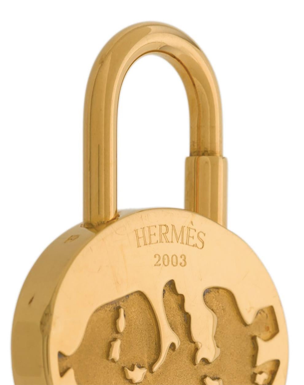 Hermes gold plated padlock featuring  a pitted motive Année Mediterrannée 2003.  
Could be worn as a medal on a chain ( not enclosed)
Marked Hermès Paris 
1.18in. (3cm)  X 1.5in. (4cm)
In excellent vintage condition. Made in France.
We guarantee you