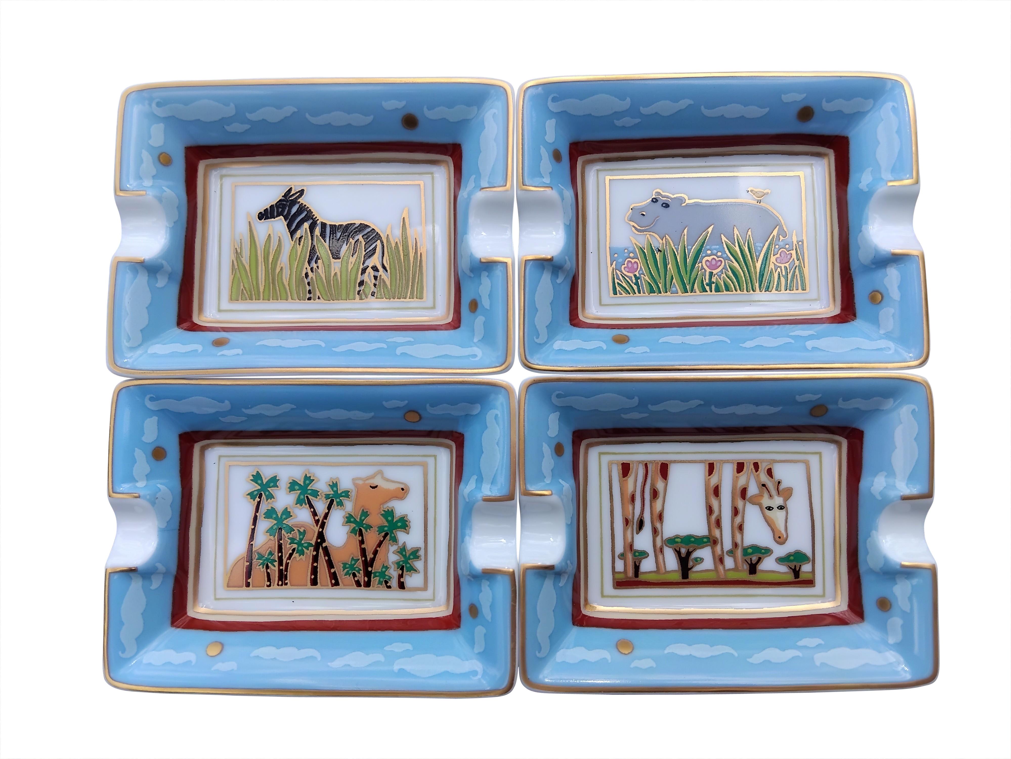 Set autentico di 4 mini posacenere Hermès

Chiamati anche 