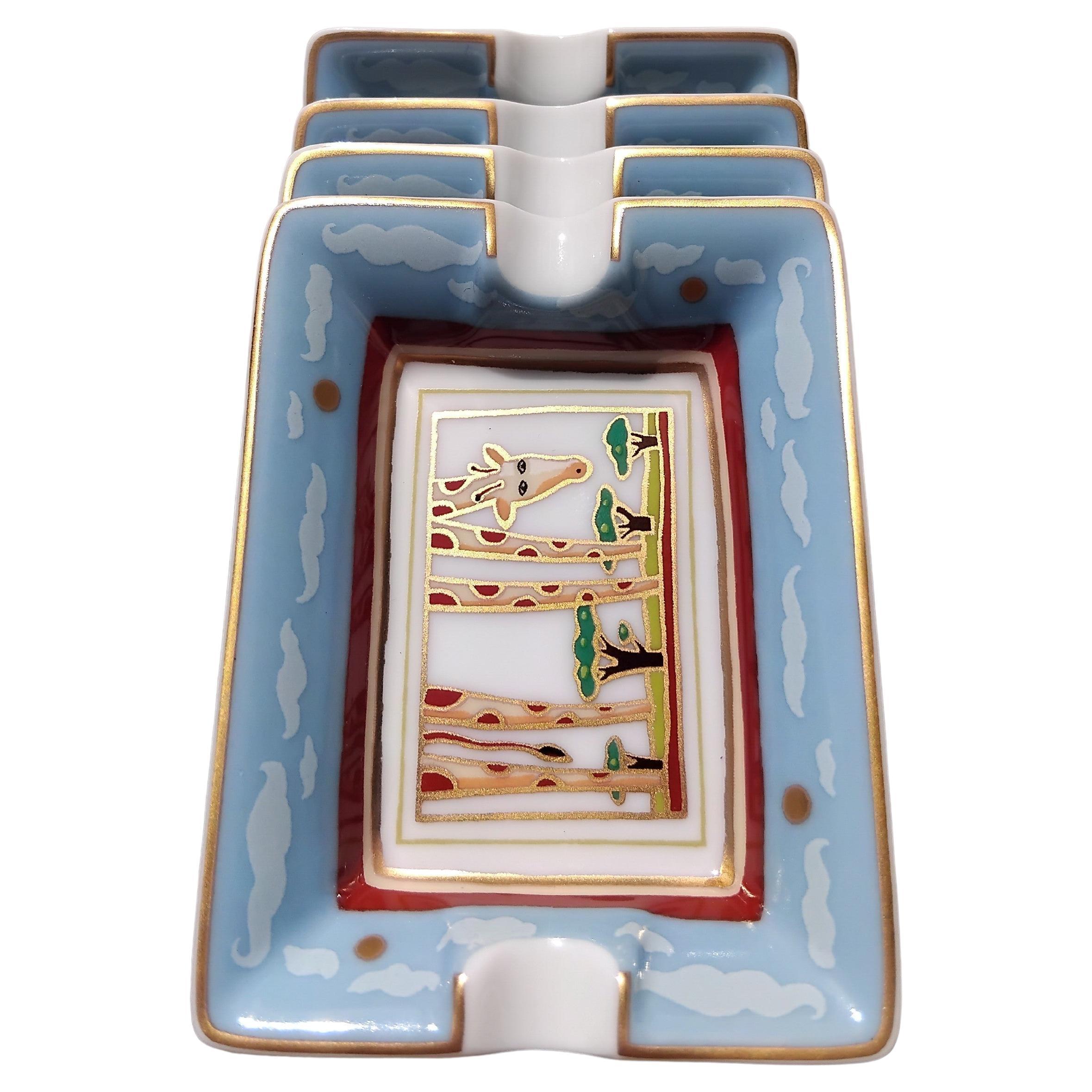 Hermès Porcellana Oro 4 Mini Posacenere Vassoi Portaoggetti Animali Selvaggi Africa in vendita 3