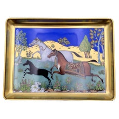 Plateau à changés en porcelaine dorée Cheval D'Orient avec cheval et plaque de Sushi Hermès