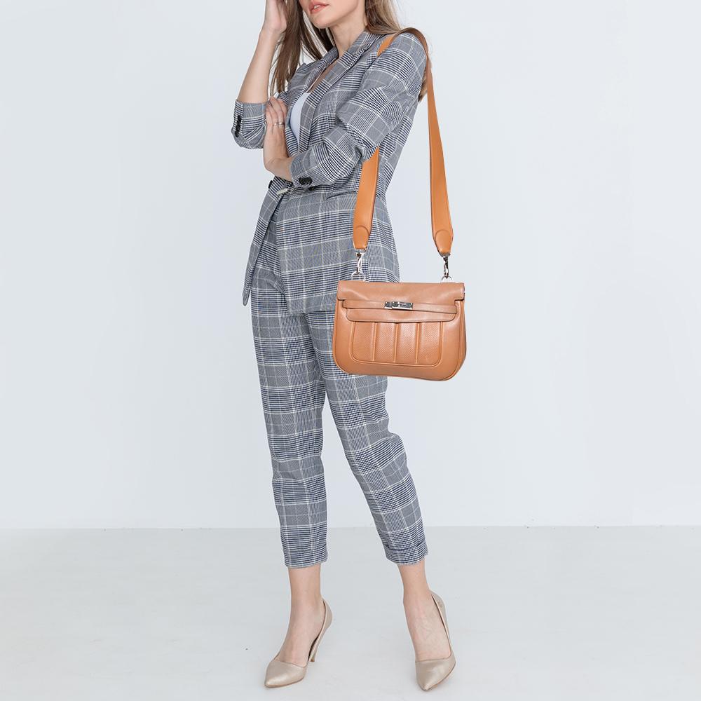 Crafted with excellence from leather, this Hermes Berline bag will make a dream buy if you're looking for luxury that is handy and durable. The bag is blessed with the iconic Kelly lock on the flap, perforated detailing on the center, rounded