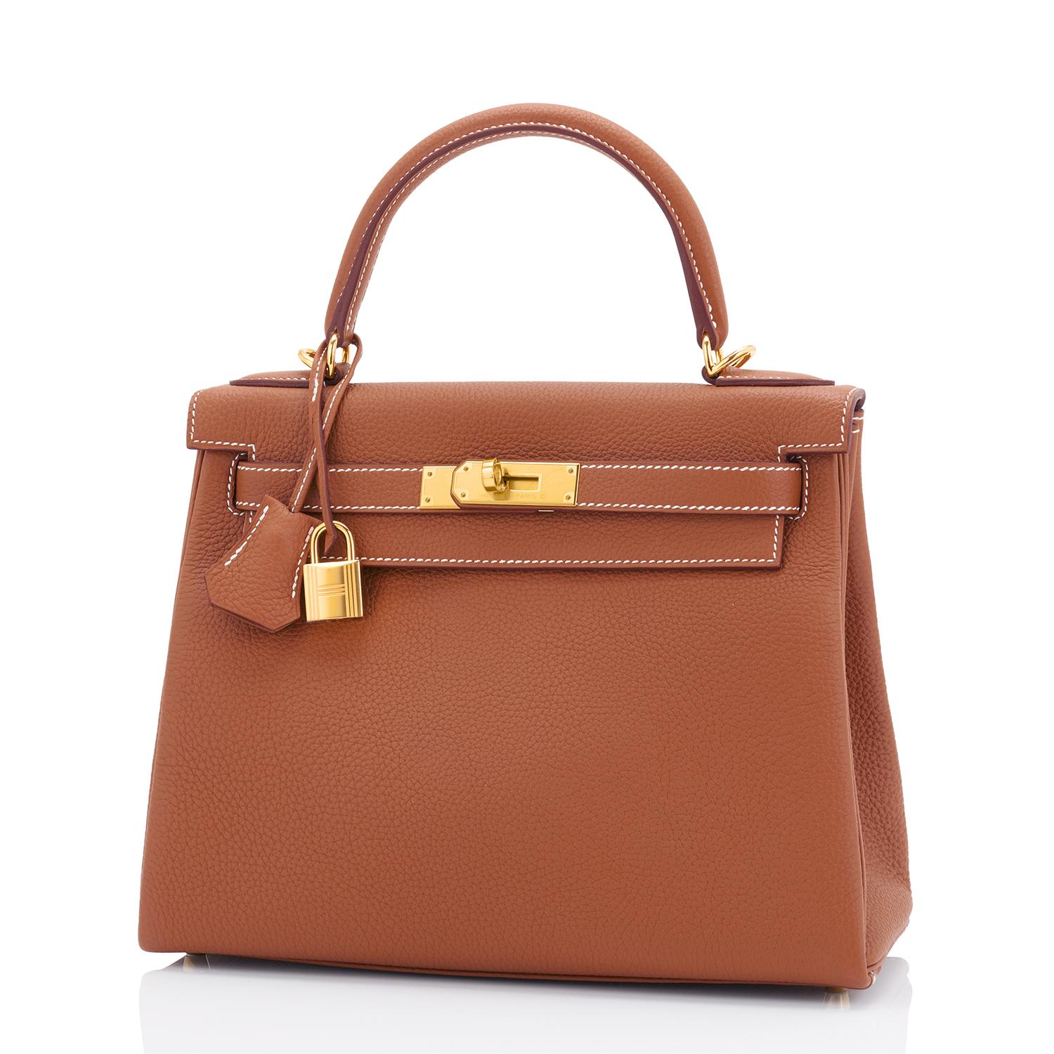 Hermes Gold Tan 28cm Togo Kelly Retourne Gold Shoulder Bag Classic Z Stamp, 2021 In New Condition In New York, NY