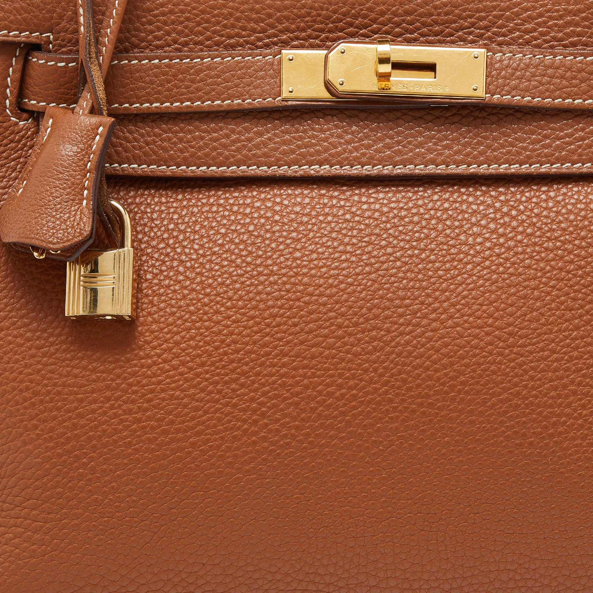 Hermes Gold Taurillion Clemence Leather Gold Finish Kelly Retourne 28 Bag In Good Condition For Sale In Dubai, Al Qouz 2
