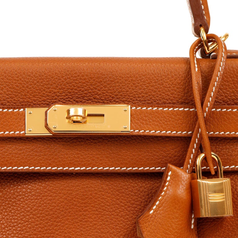 Women's Hermès Gold Taurillon Novillo 28 cm Kelly with Gold Hardware For Sale