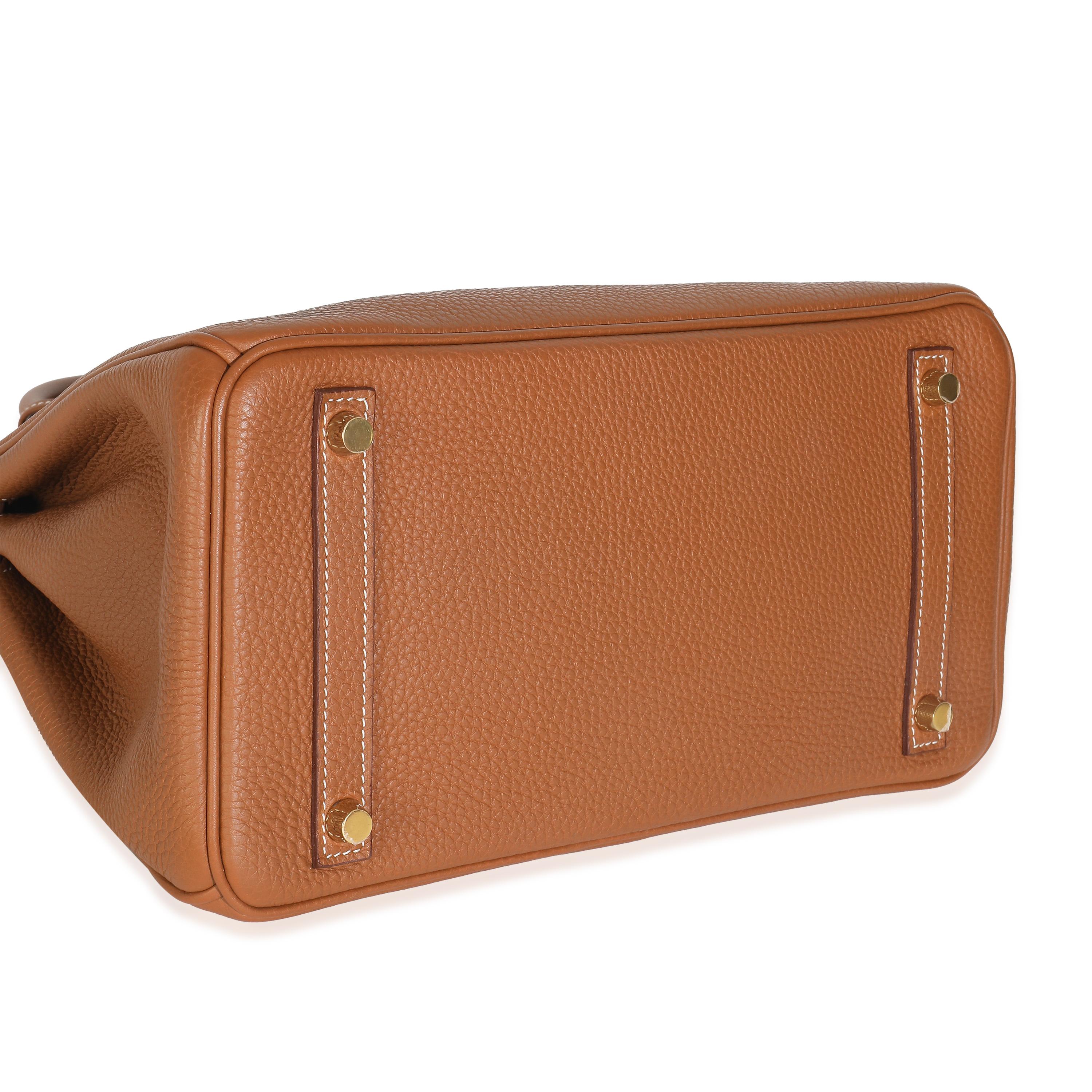 Hermès Birkin Togo Oro 30 GHW
SKU: M147952

Descrizione delle condizioni: L'inafferrabile borsa Birkin di Hermès è stata disegnata dopo che l'allora direttore artistico, Jean-Louis Dumas, era seduto accanto a Jane Birkin su un volo da Parigi a